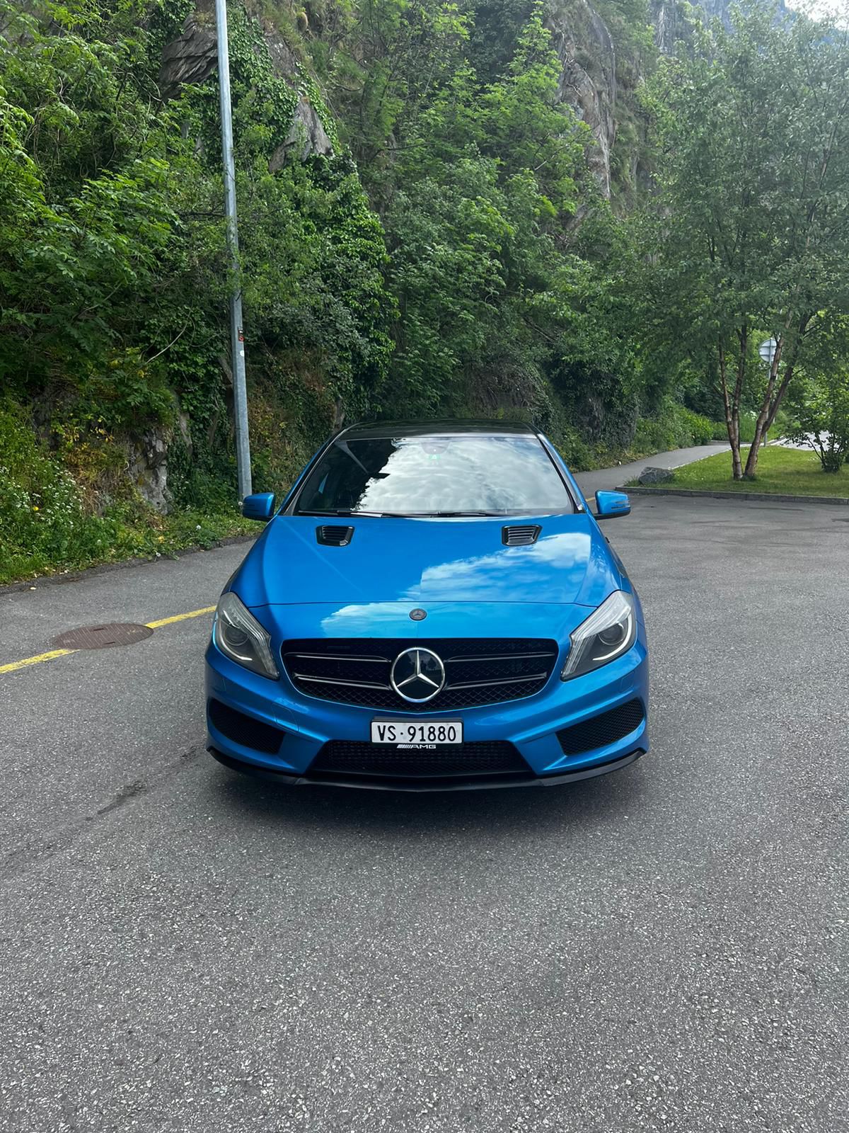 MERCEDES-BENZ A 180 AMG Line