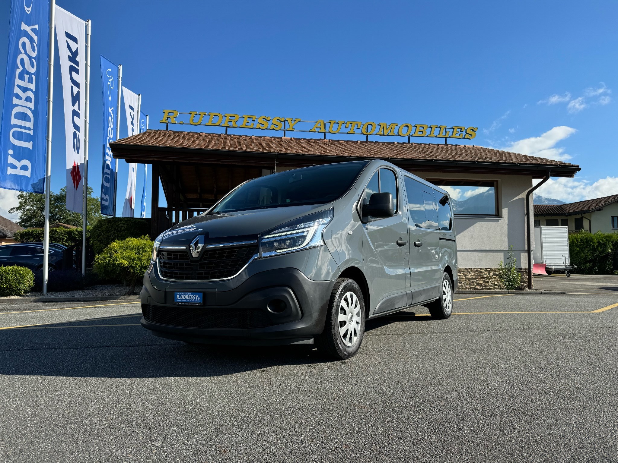 RENAULT Trafic Passenger Business