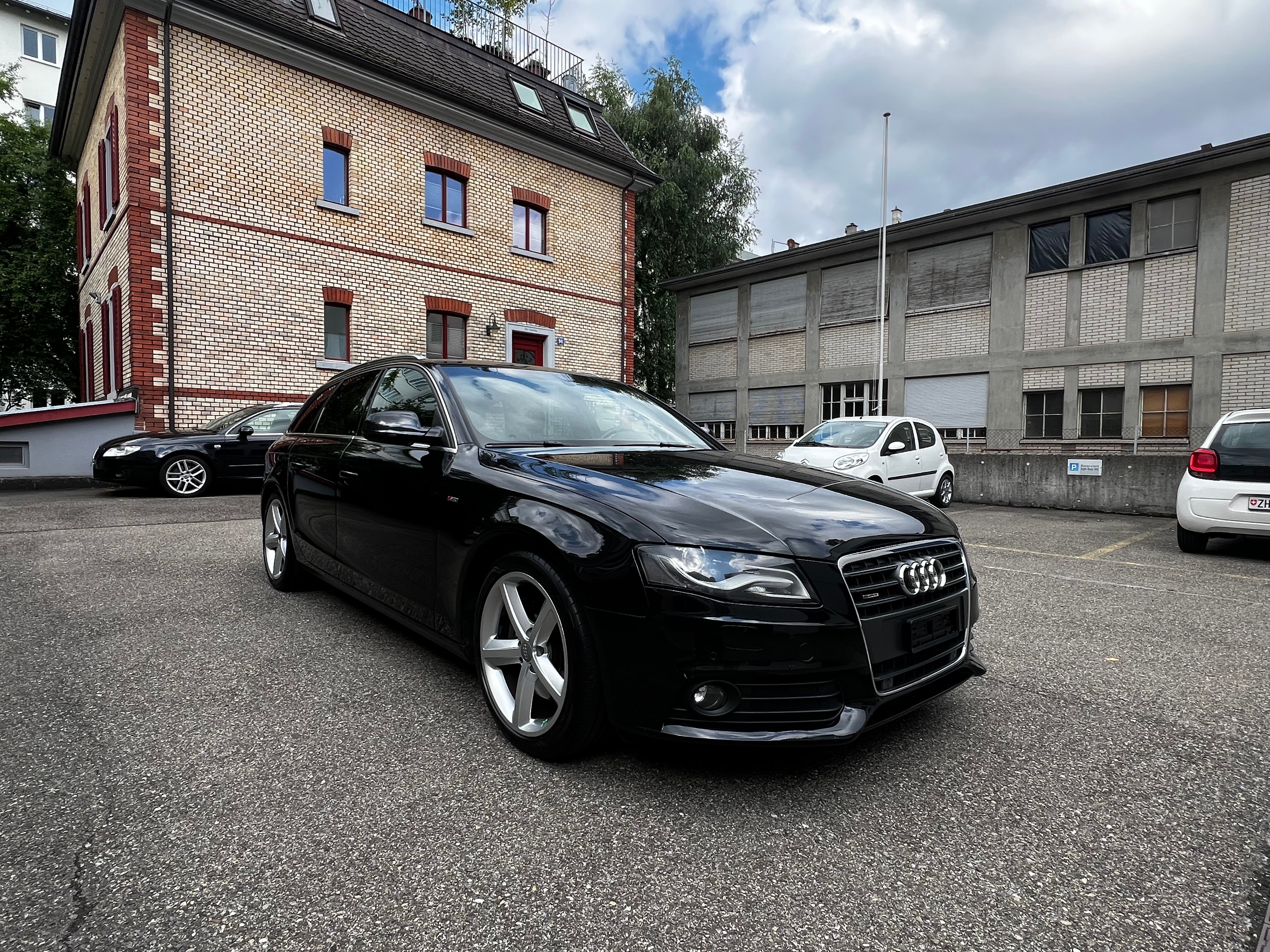 AUDI A4 Avant 2.0 TFSI quattro S-tronic ***S line Ausstattung***