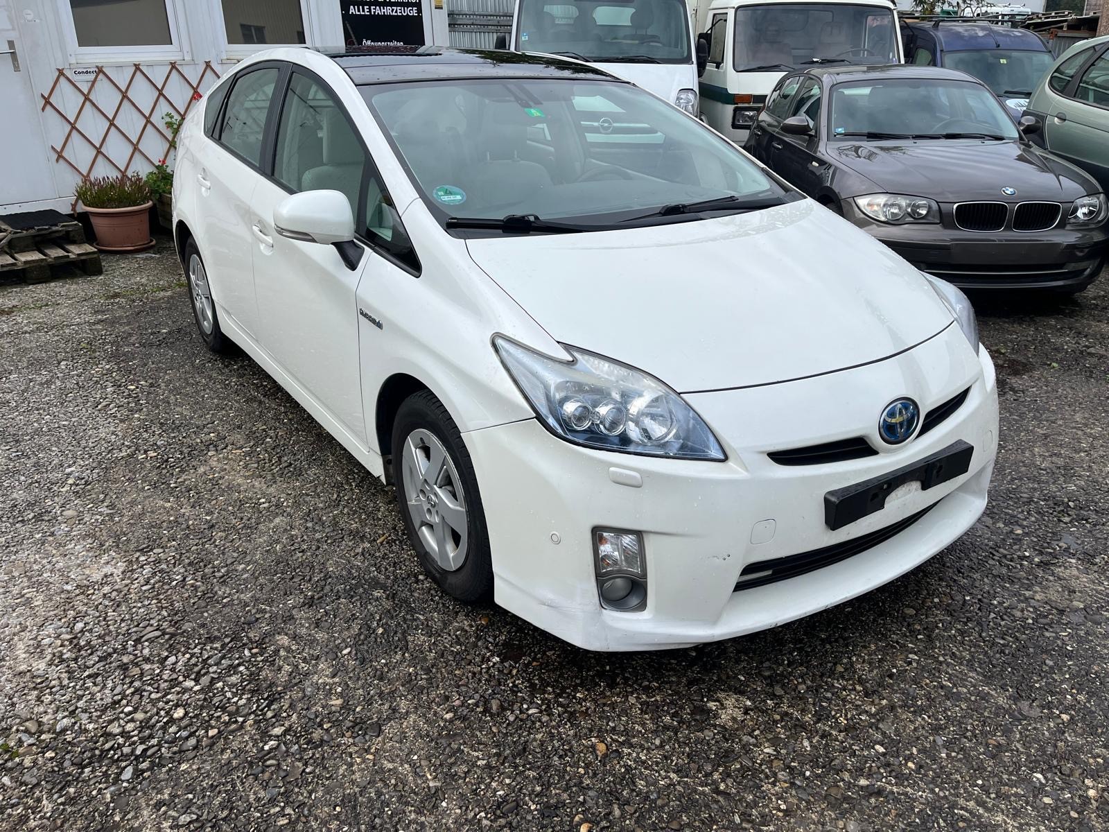 TOYOTA Prius 1.8 16V HSD Sol Premium