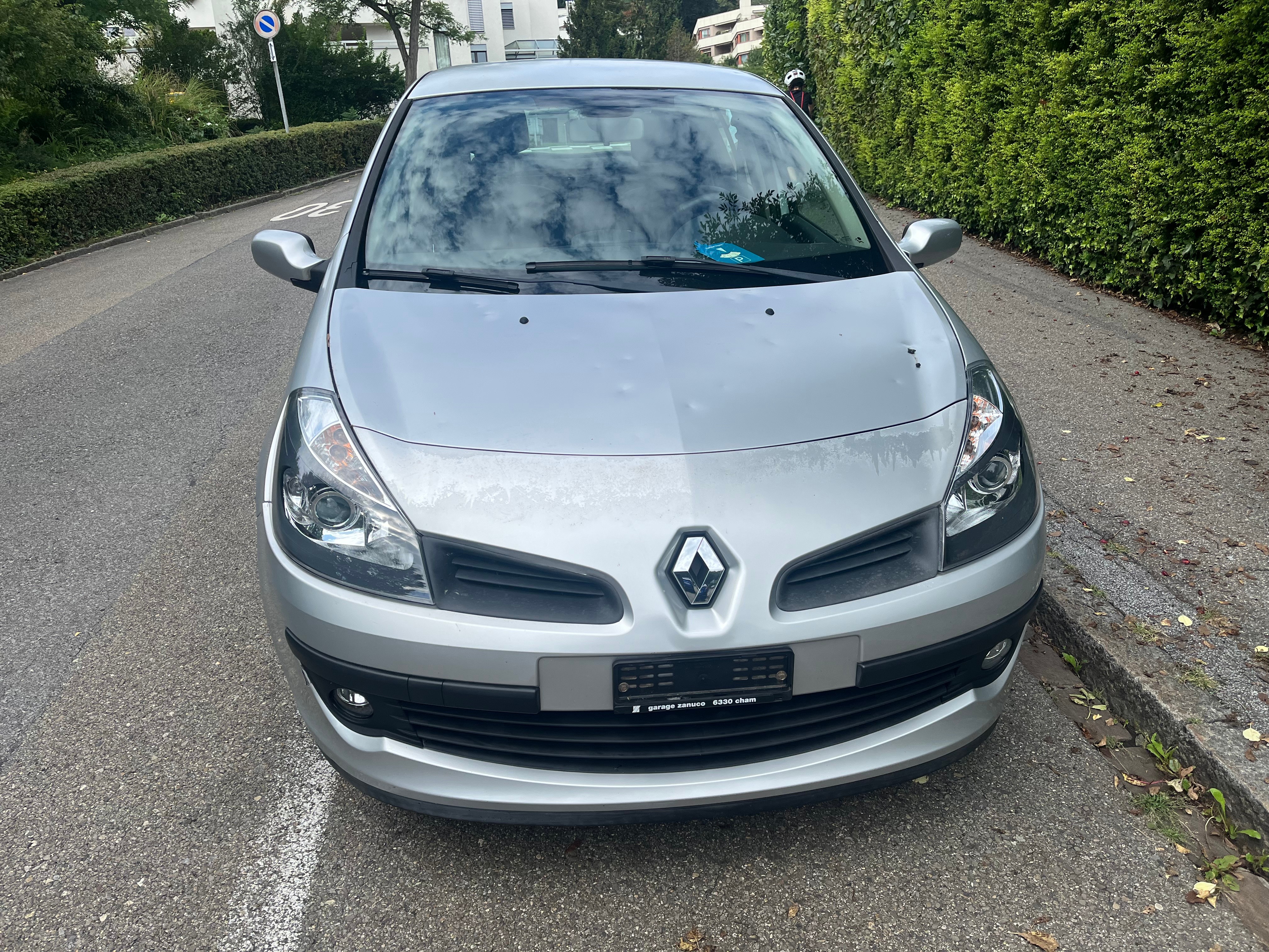 RENAULT Clio 1.6 16V Dynamique