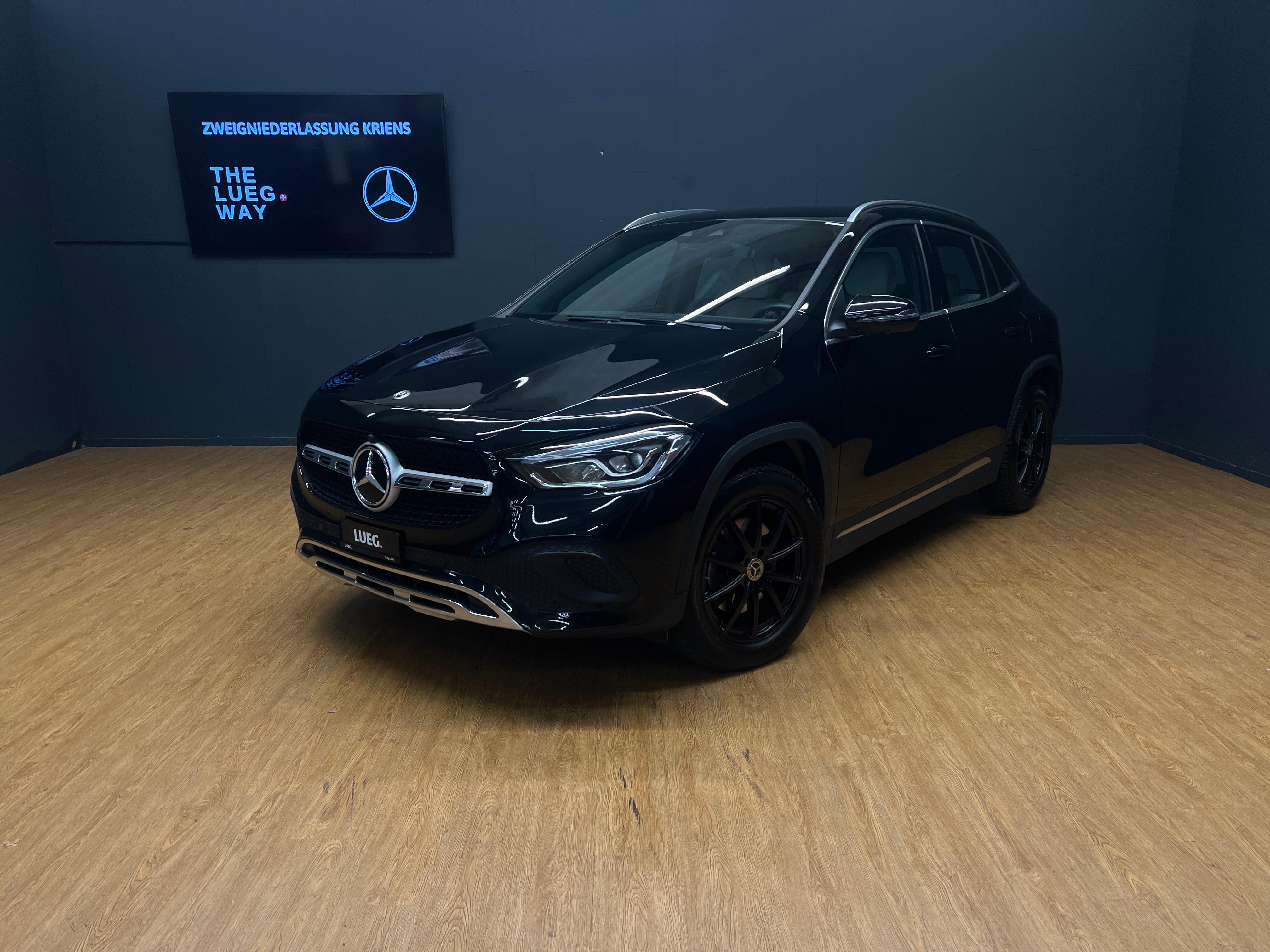 MERCEDES-BENZ GLA 250 4M - 360 Grad Kamera / AHK / Sitzheizung / Spiegel-Paket