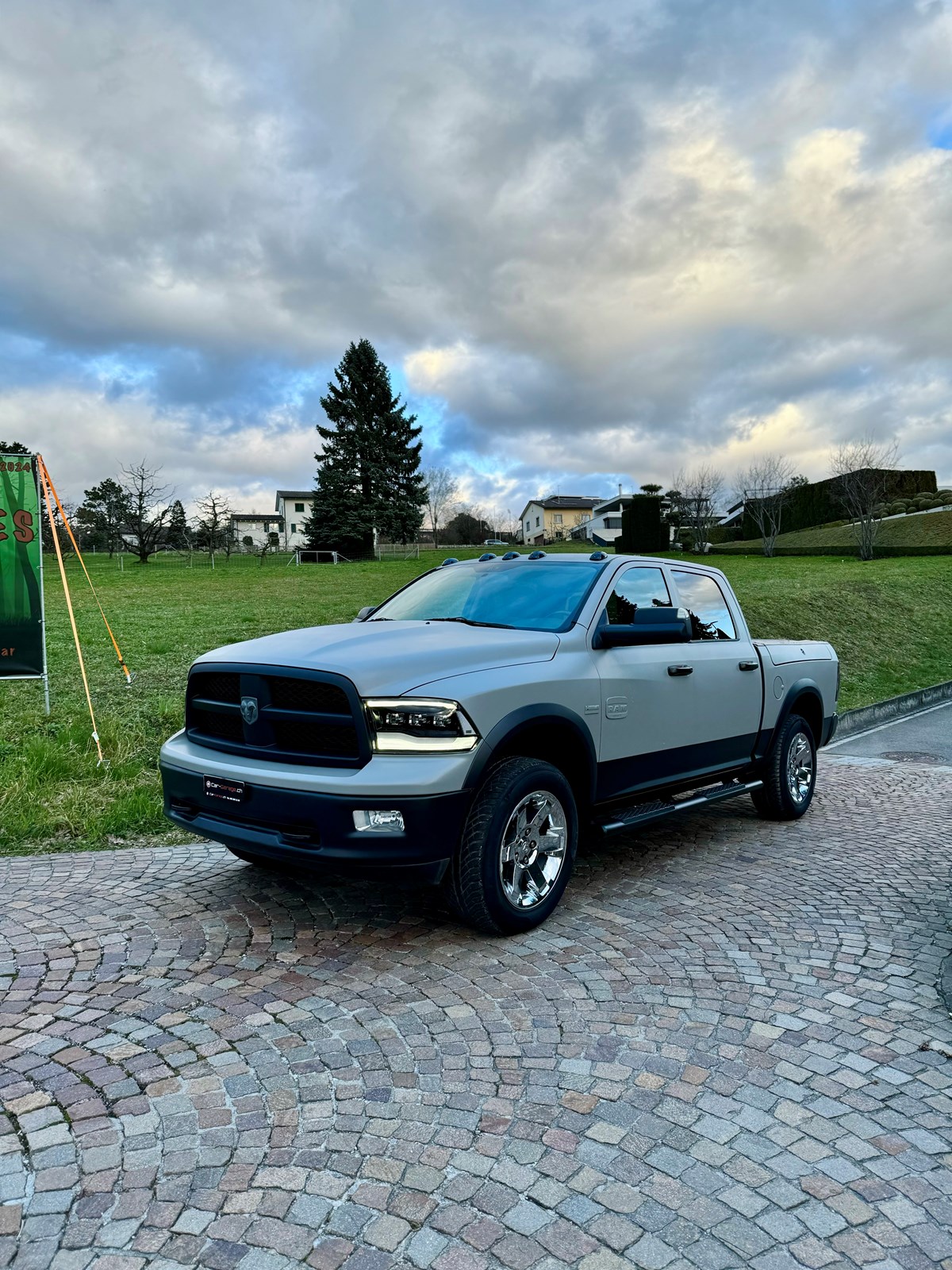 DODGE Laramie Crew Caw Longhorn