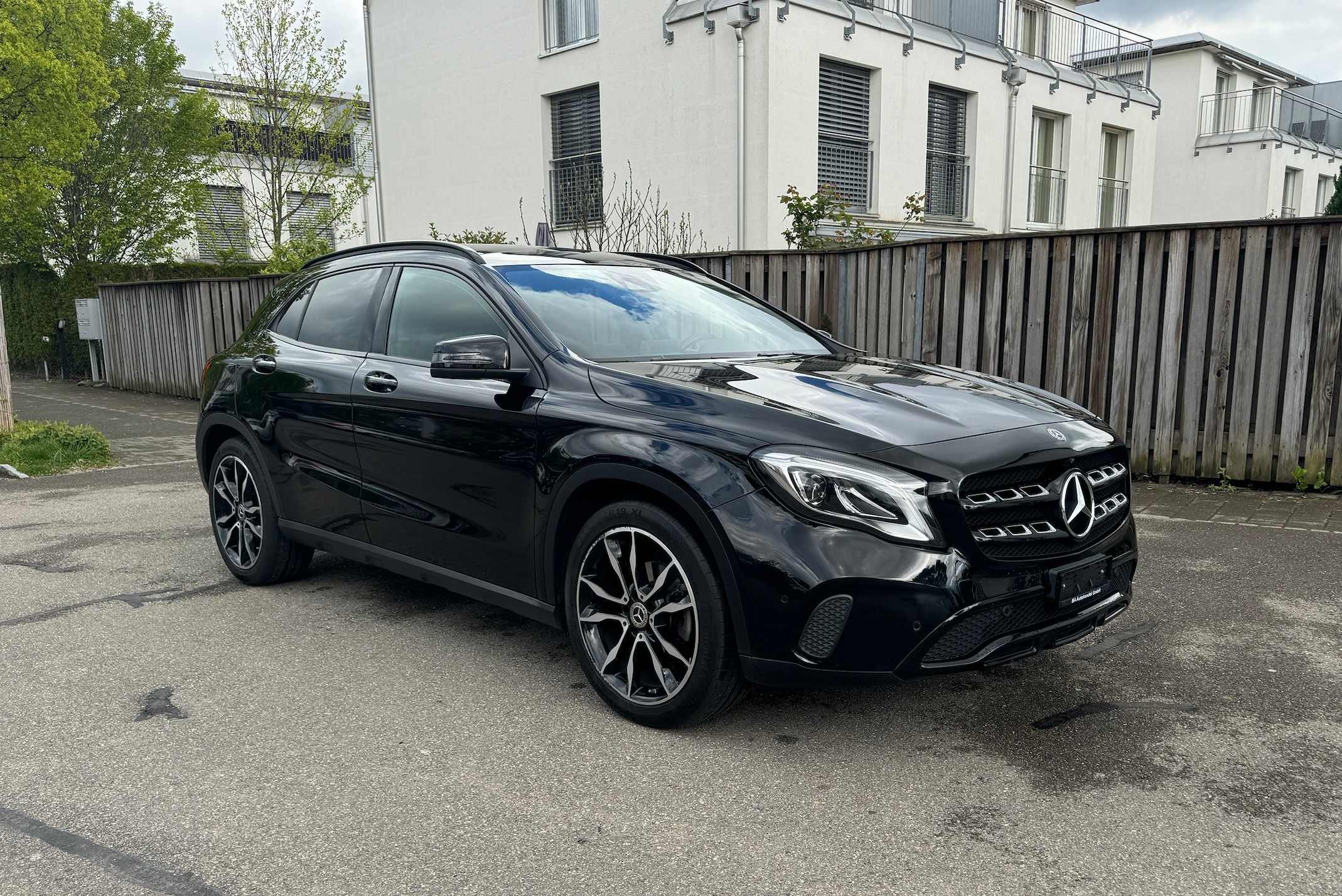 MERCEDES-BENZ GLA 200 NIGHT STAR 7G-DCT*PANORAMA-GLASSCHIEBEDACH*8FACH BEREIFT*