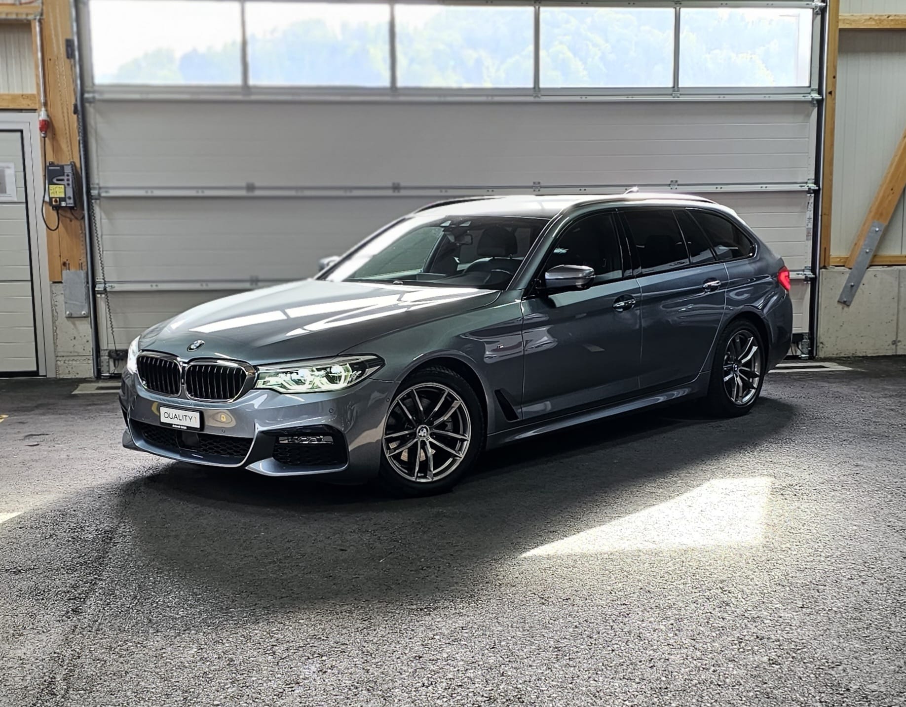 BMW 520d xDrive Touring M-Sport Line Steptronic *CH-Fahrzeug*