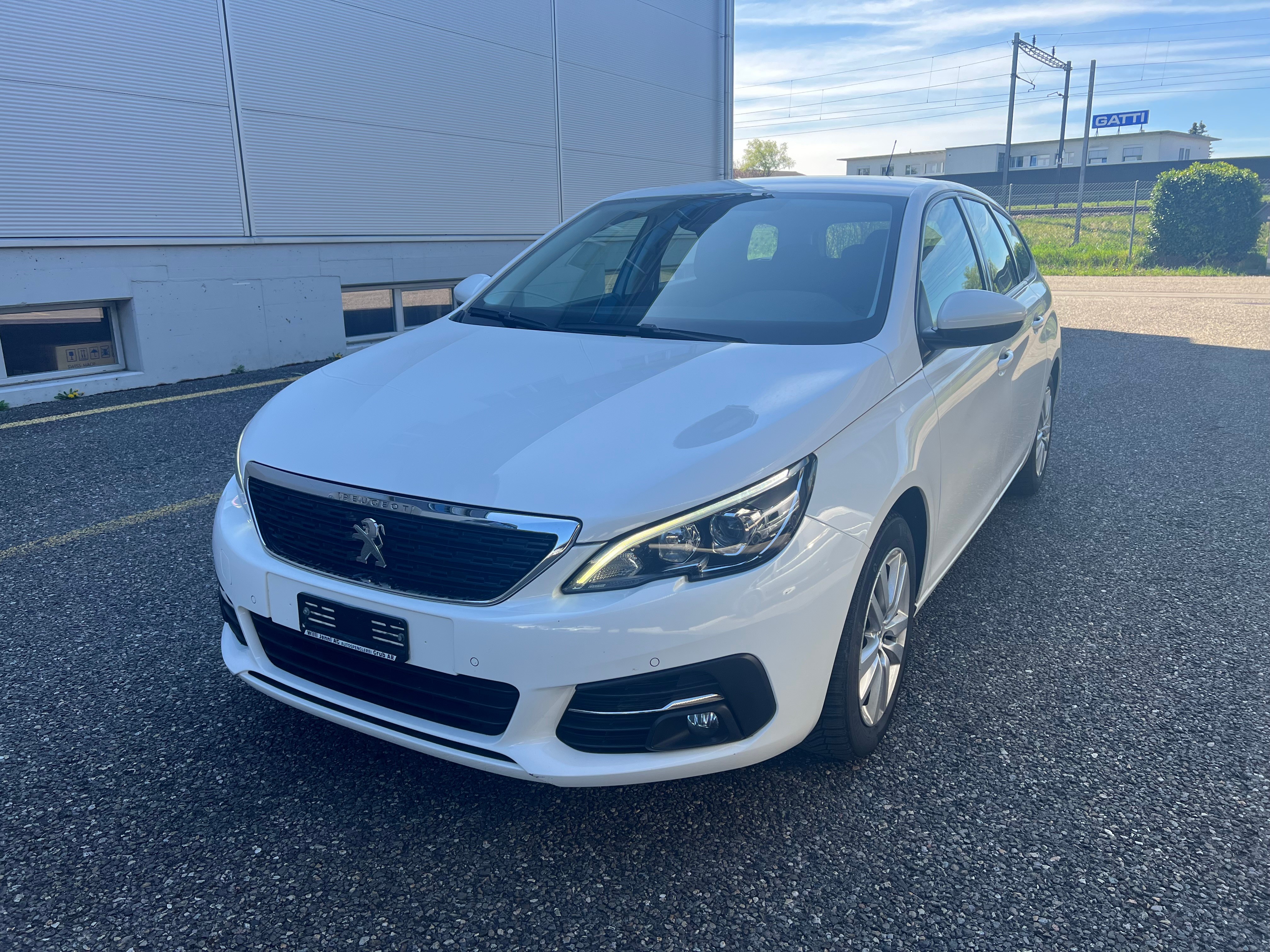 PEUGEOT 308 SW 1.5 BlueHDI Business Line EAT8