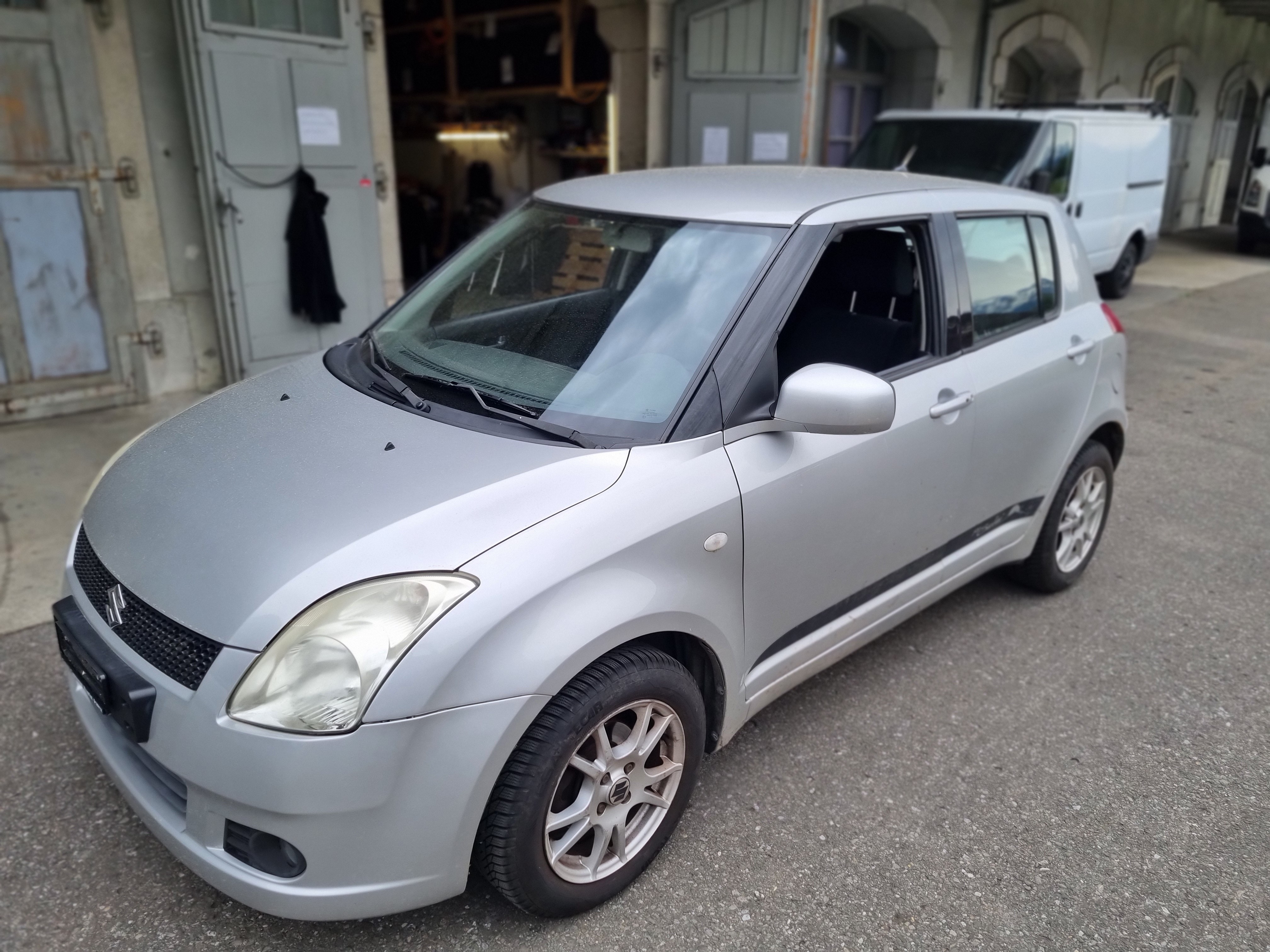 SUZUKI Swift 1.3i 16V GL Top Piz Sulai LE 4x4