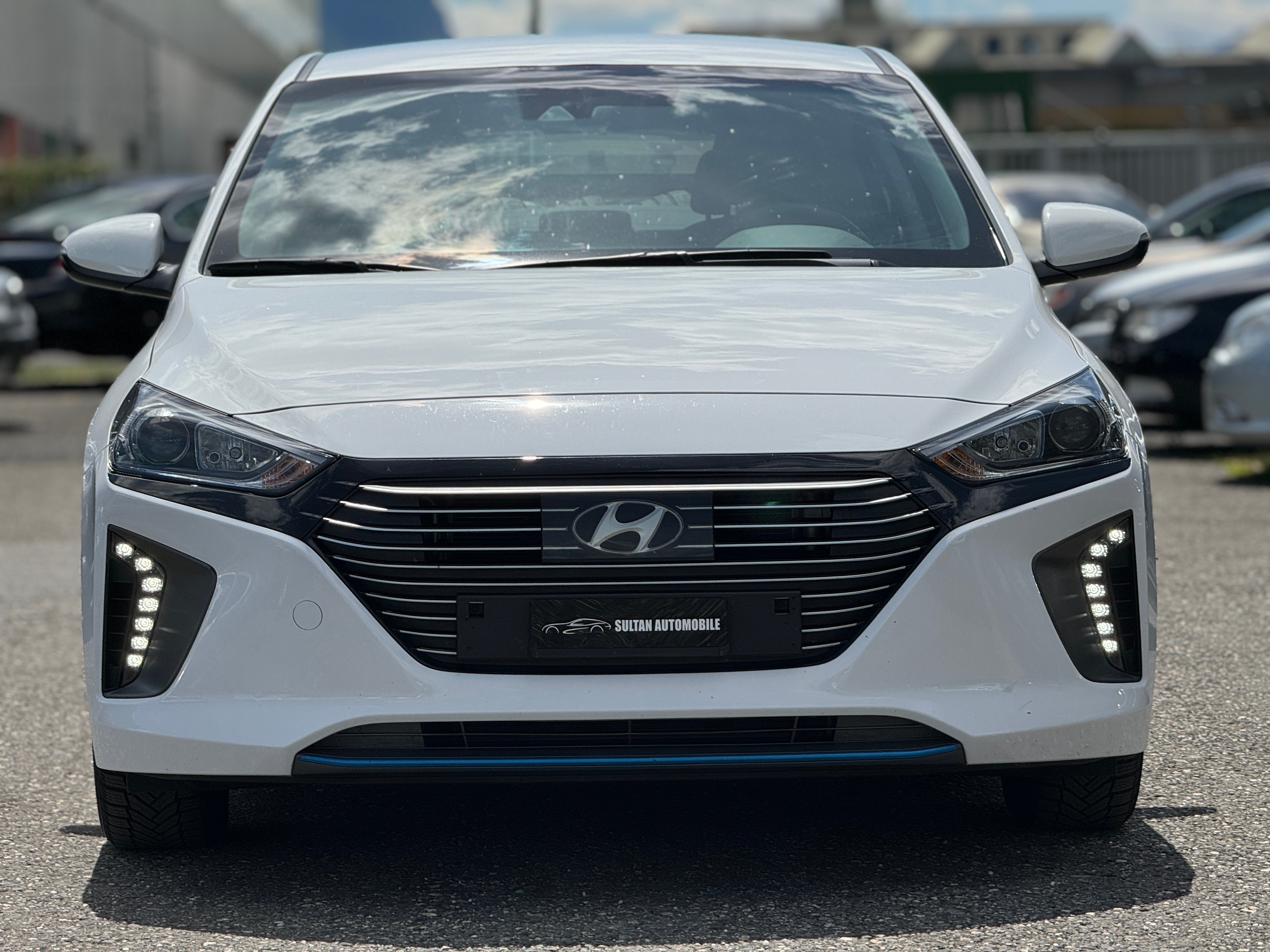 HYUNDAI Ioniq 1.6 GDi HEV Launch DCT