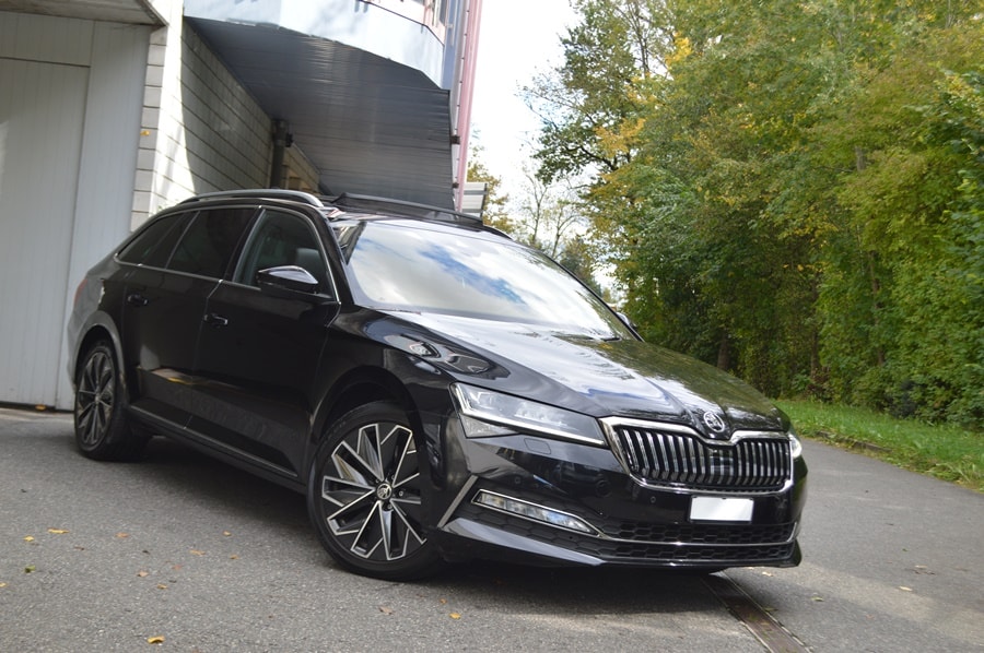 SKODA Superb Combi 2.0 TSI L&K 4x4 DSG Anhängerkupplung