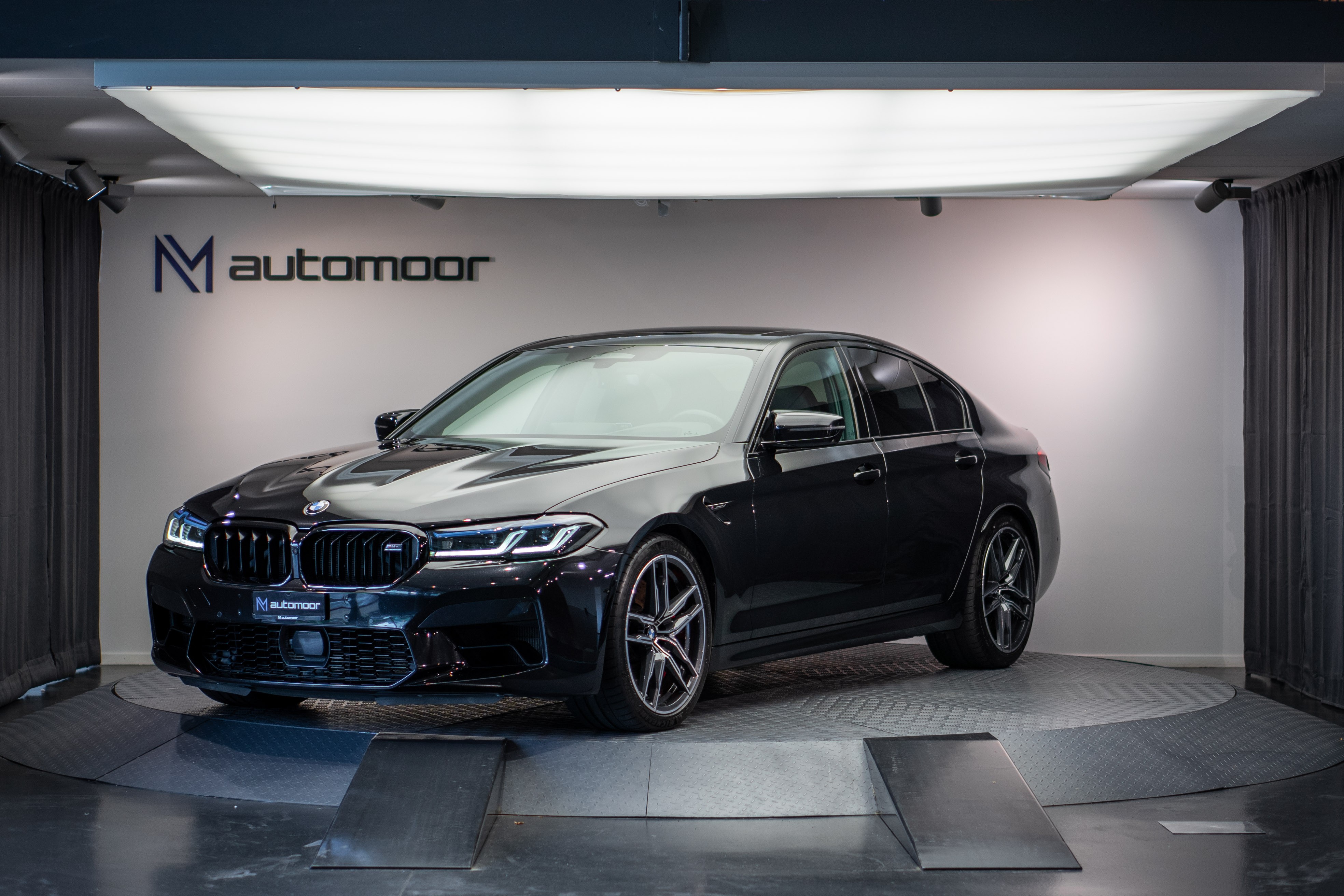 BMW M5 xDrive Competition Drivelogic *LCI* *B&W* *Driver's Package* *Schiebedach*