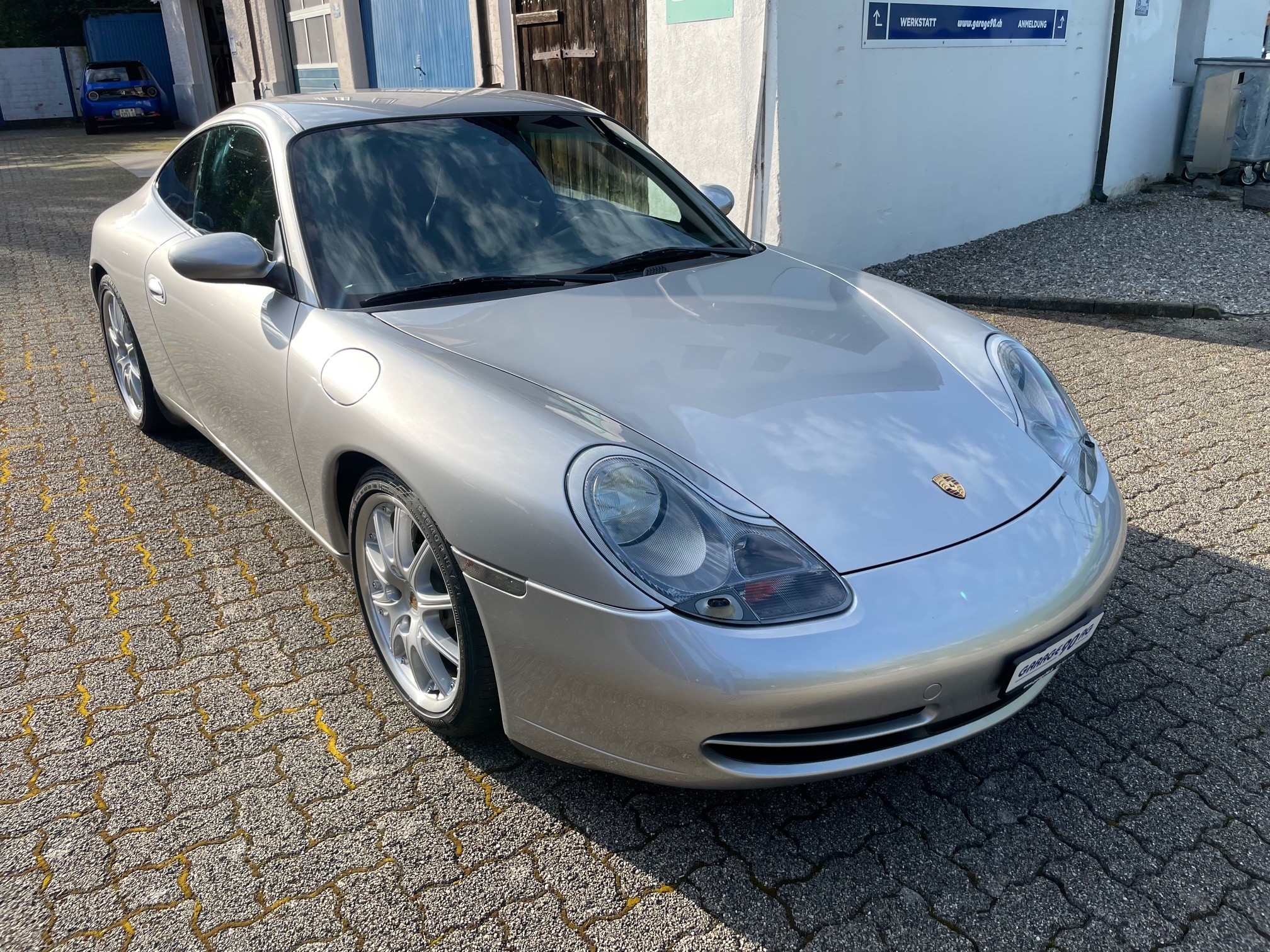 PORSCHE 911 Carrera 4