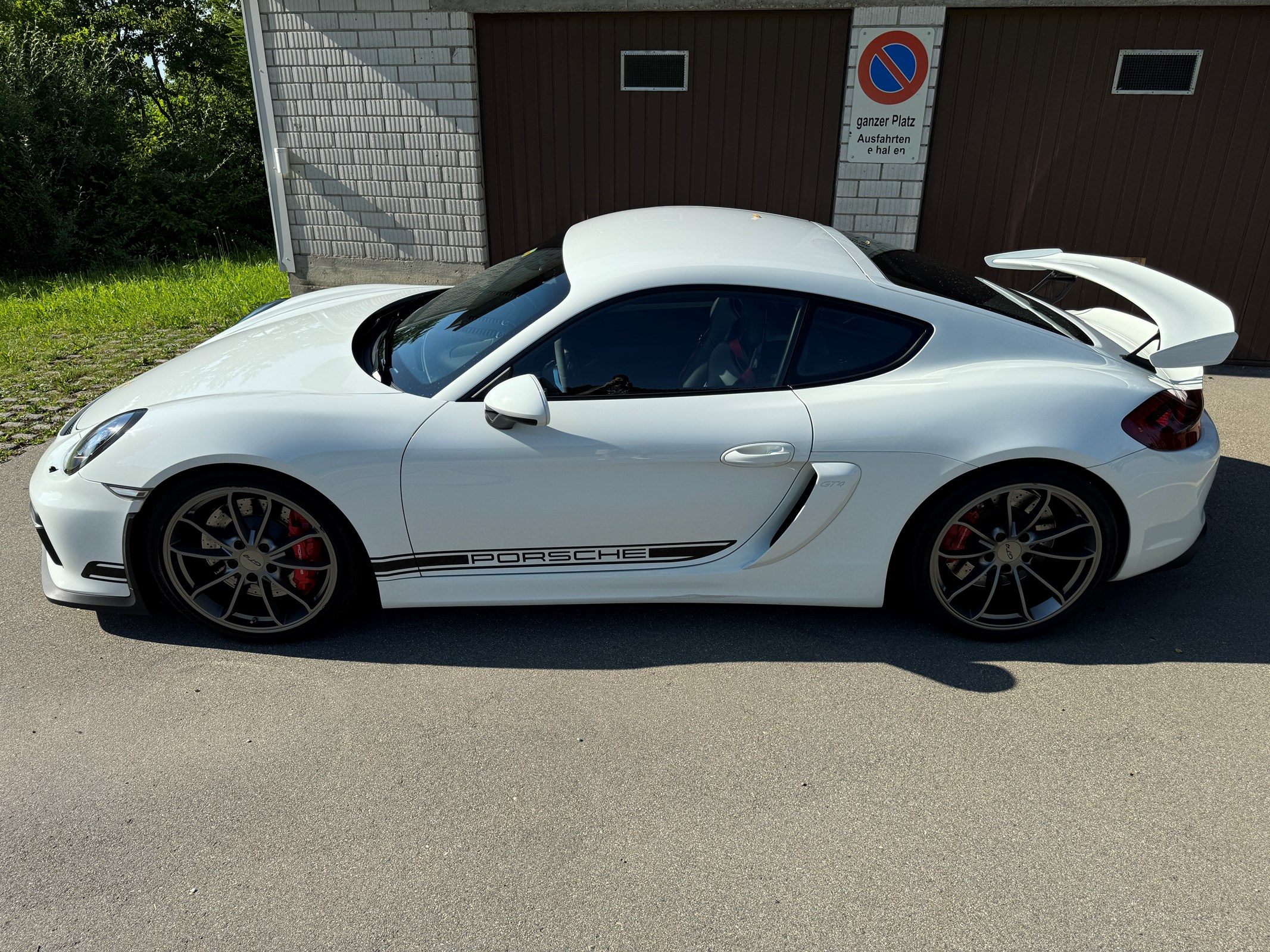 PORSCHE Cayman GT4