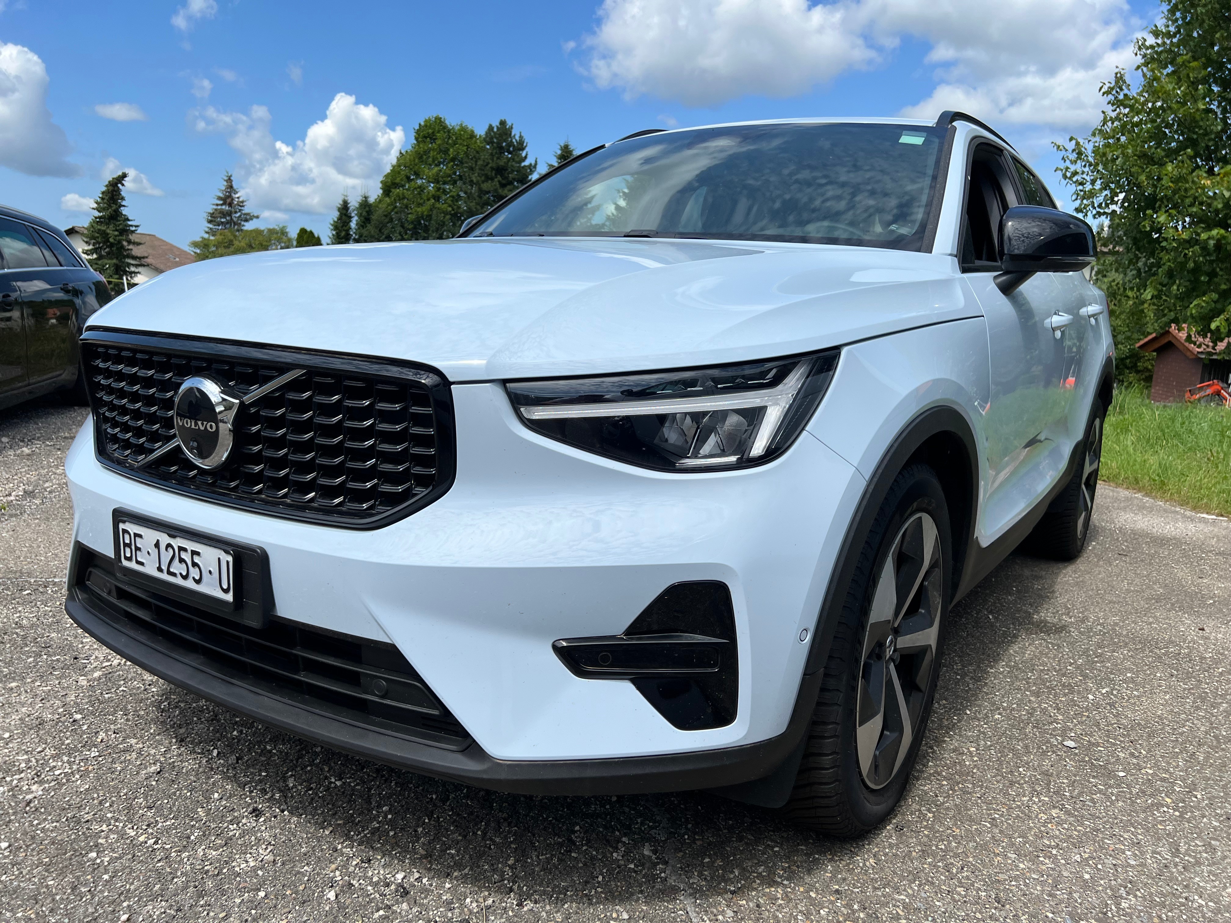 VOLVO XC40 B3 BENZIN-MILD-HYBRID PLUS DARK. CH WAGEN. LEASING 499.-