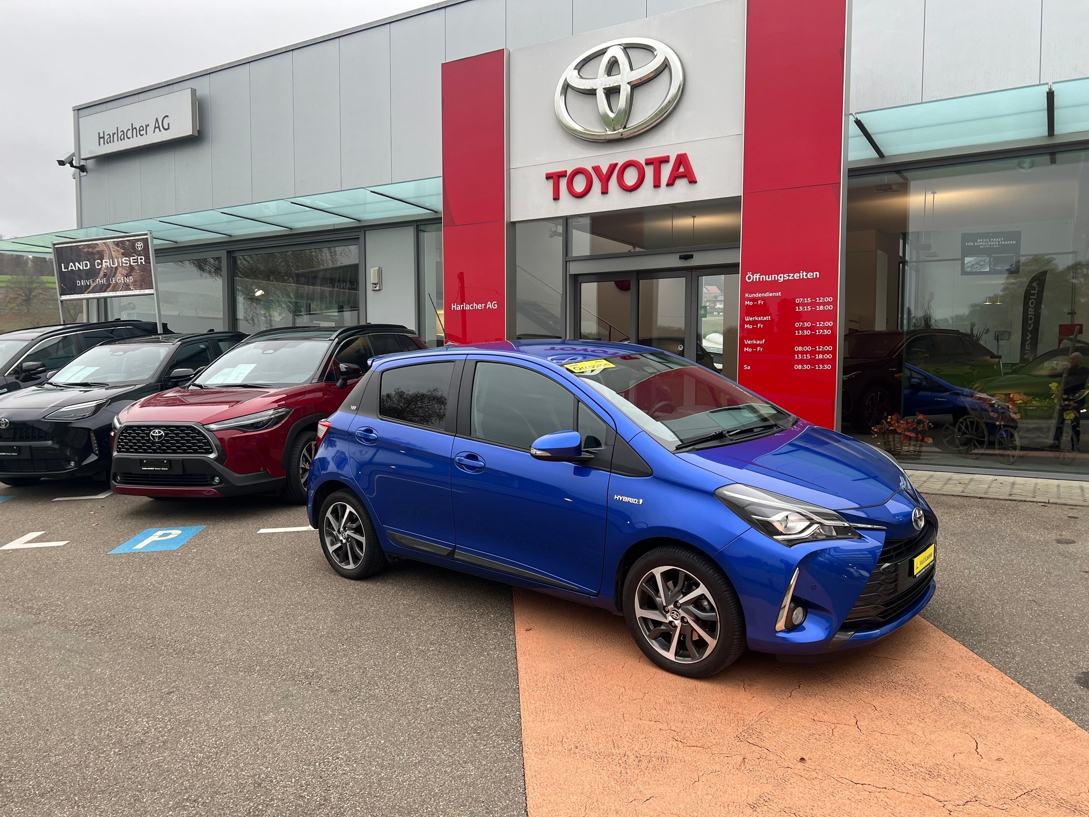 TOYOTA Yaris 1.5 VVT-i Hybrid Trend e-CVT