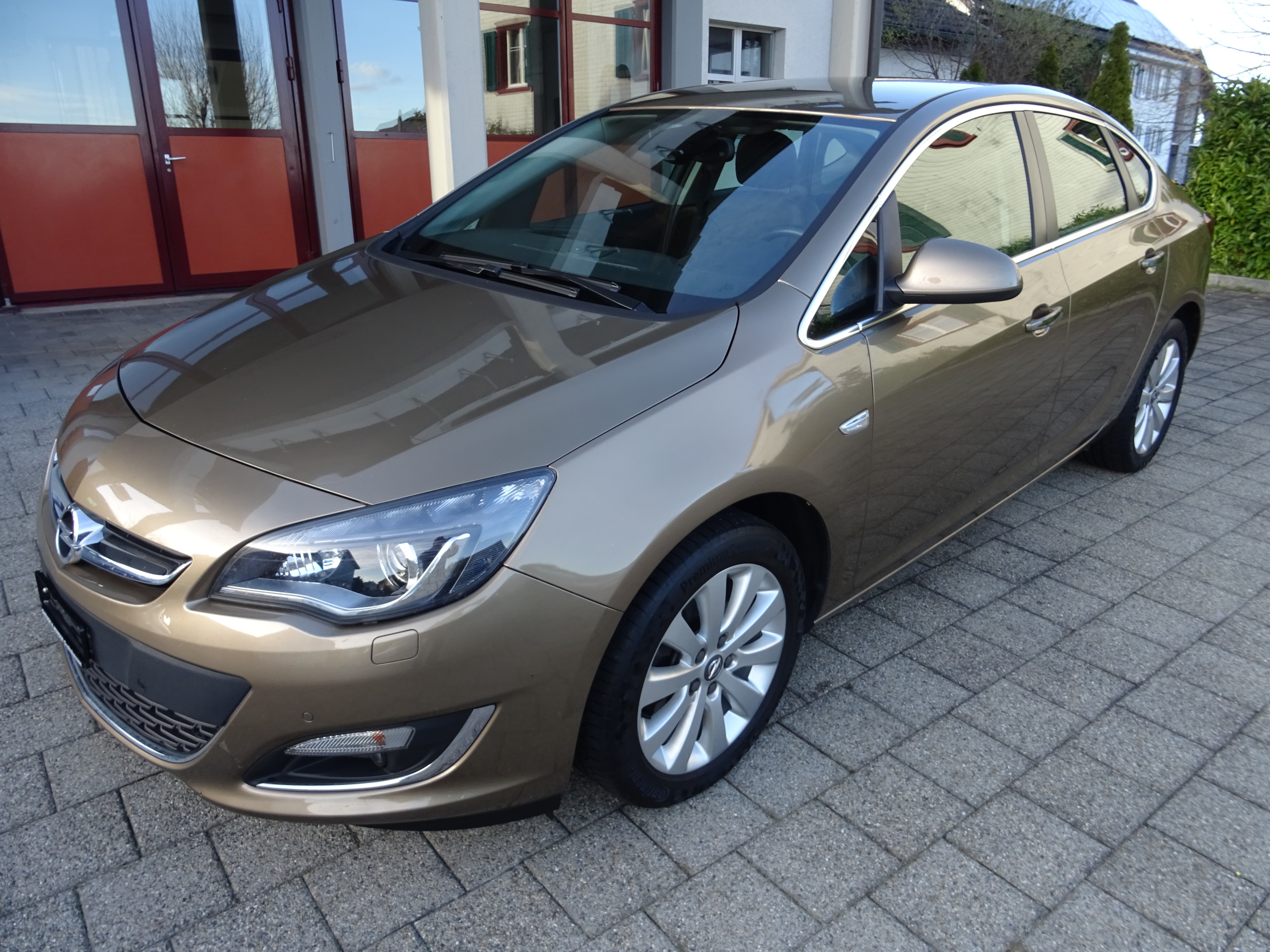 OPEL Astra 1.6i 16V Turbo Cosmo Automatic