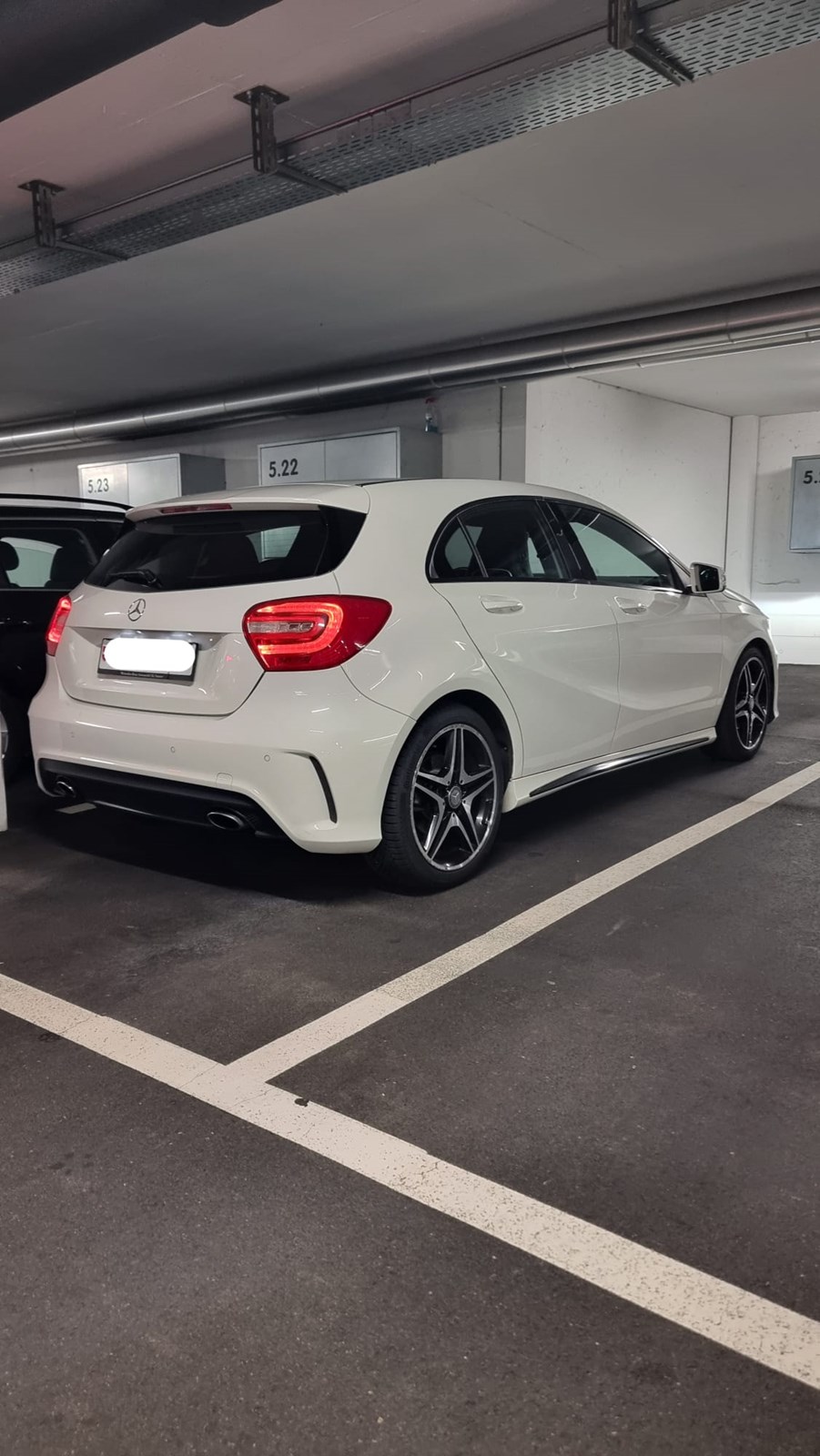 MERCEDES-BENZ A 180 AMG Line