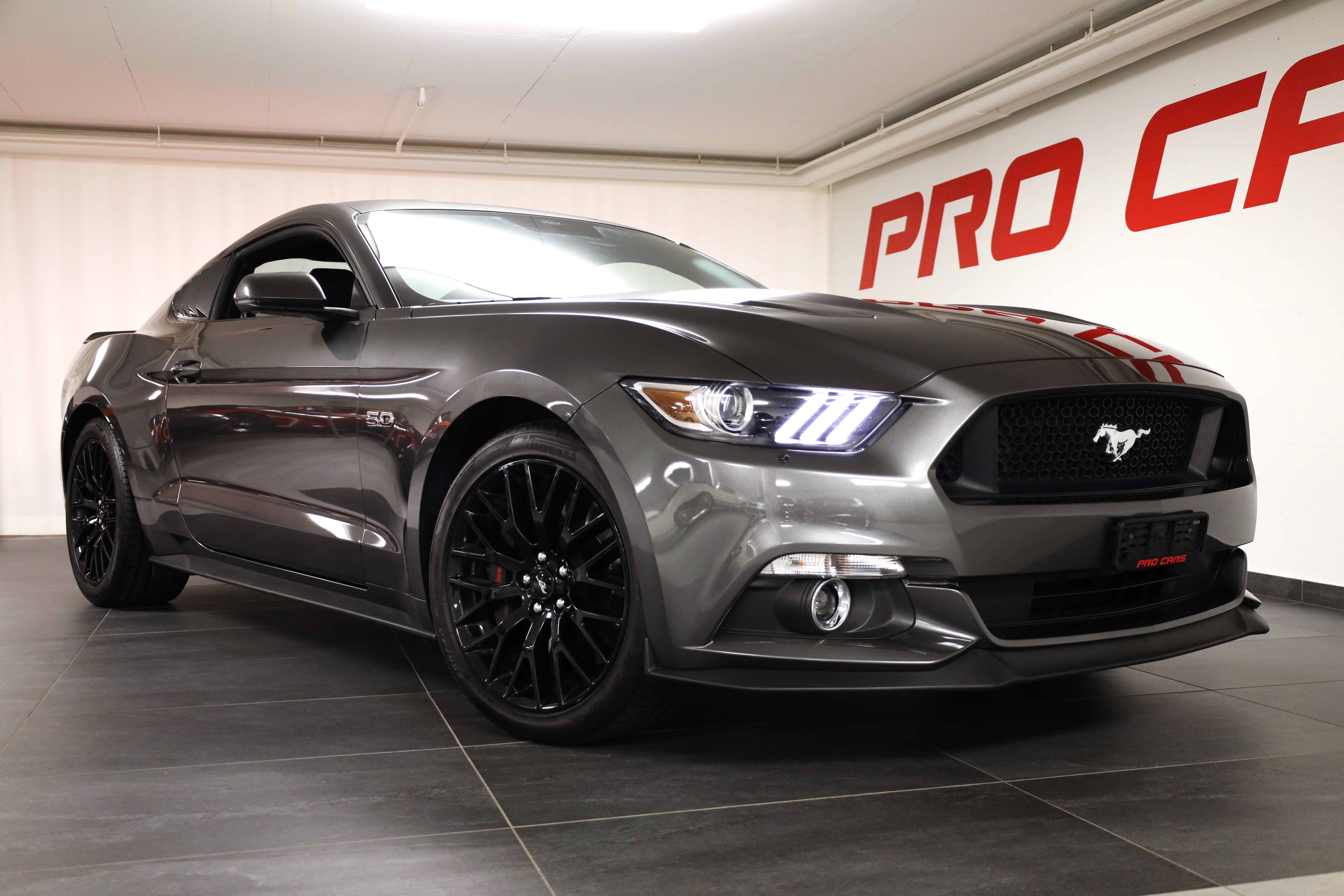 FORD Mustang Fastback 5.0 V8 GT Performance Package