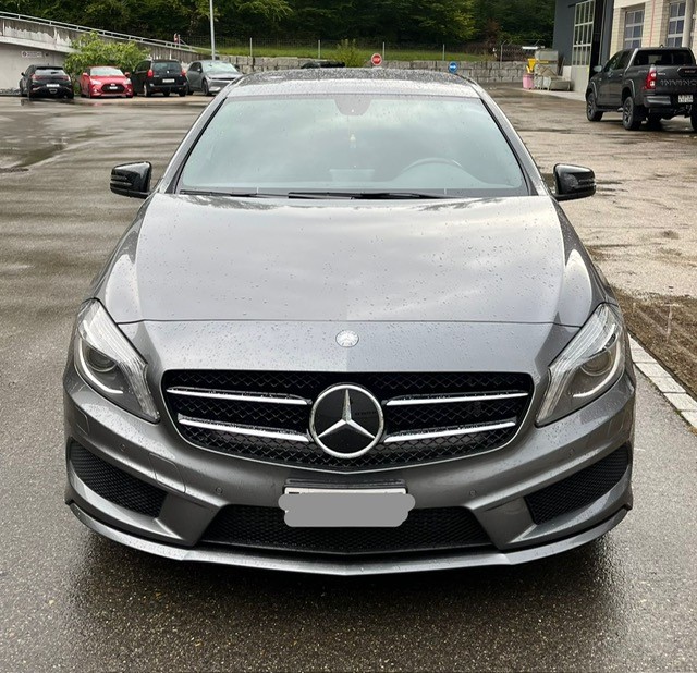 MERCEDES-BENZ A 200 AMG Line