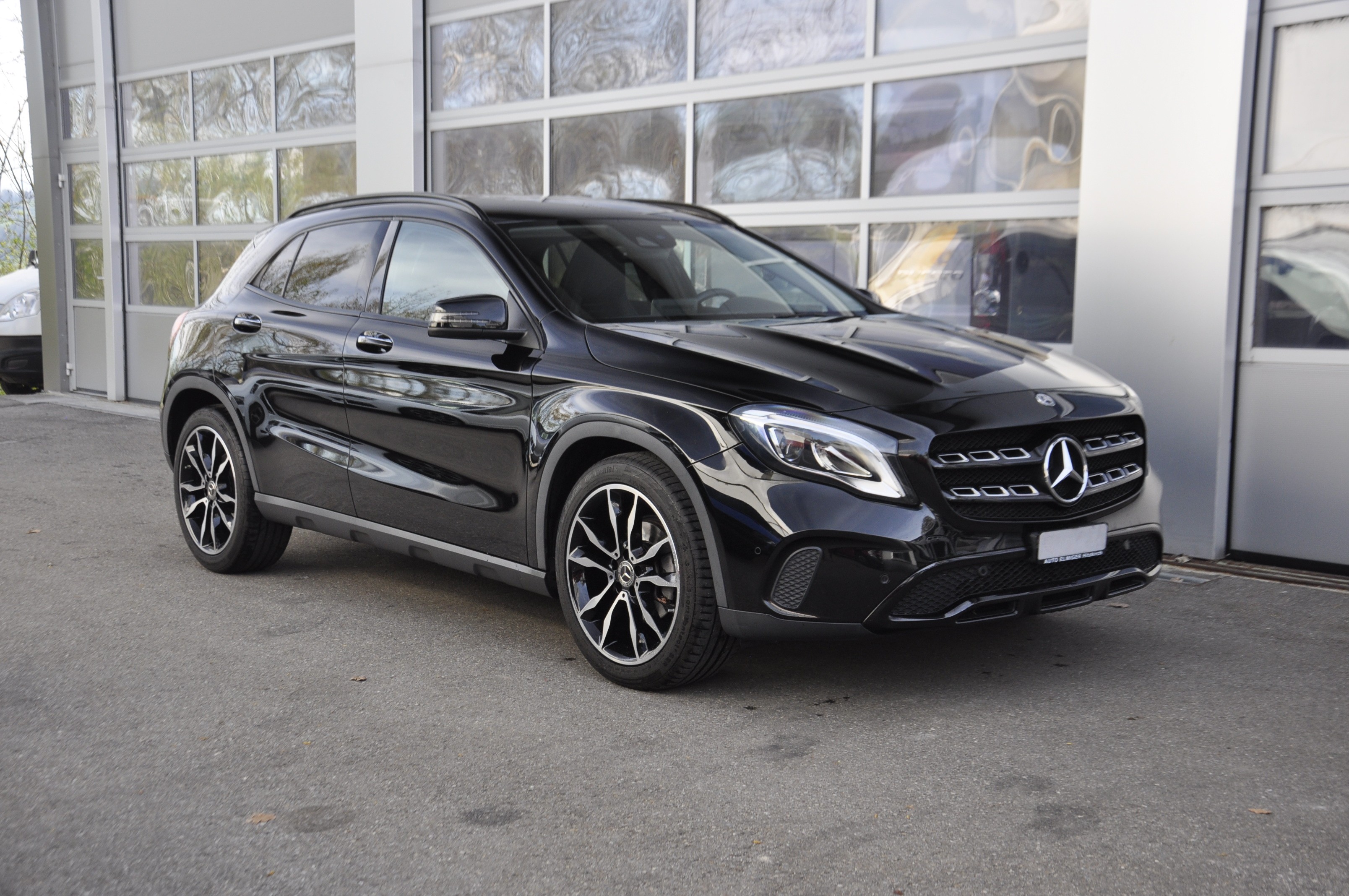 MERCEDES-BENZ GLA 200 Night Star 7G-DCT