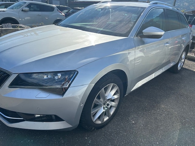 SKODA Superb Combi 2.0 TDi Style 4x4 DSG