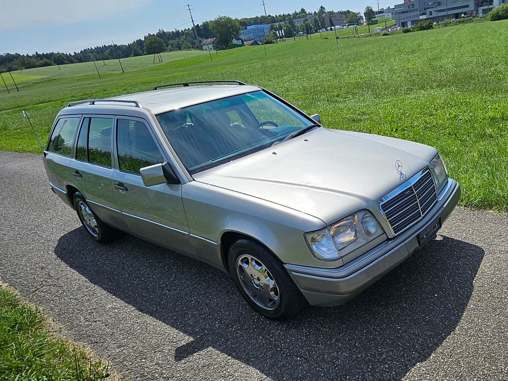 MERCEDES-BENZ E 320