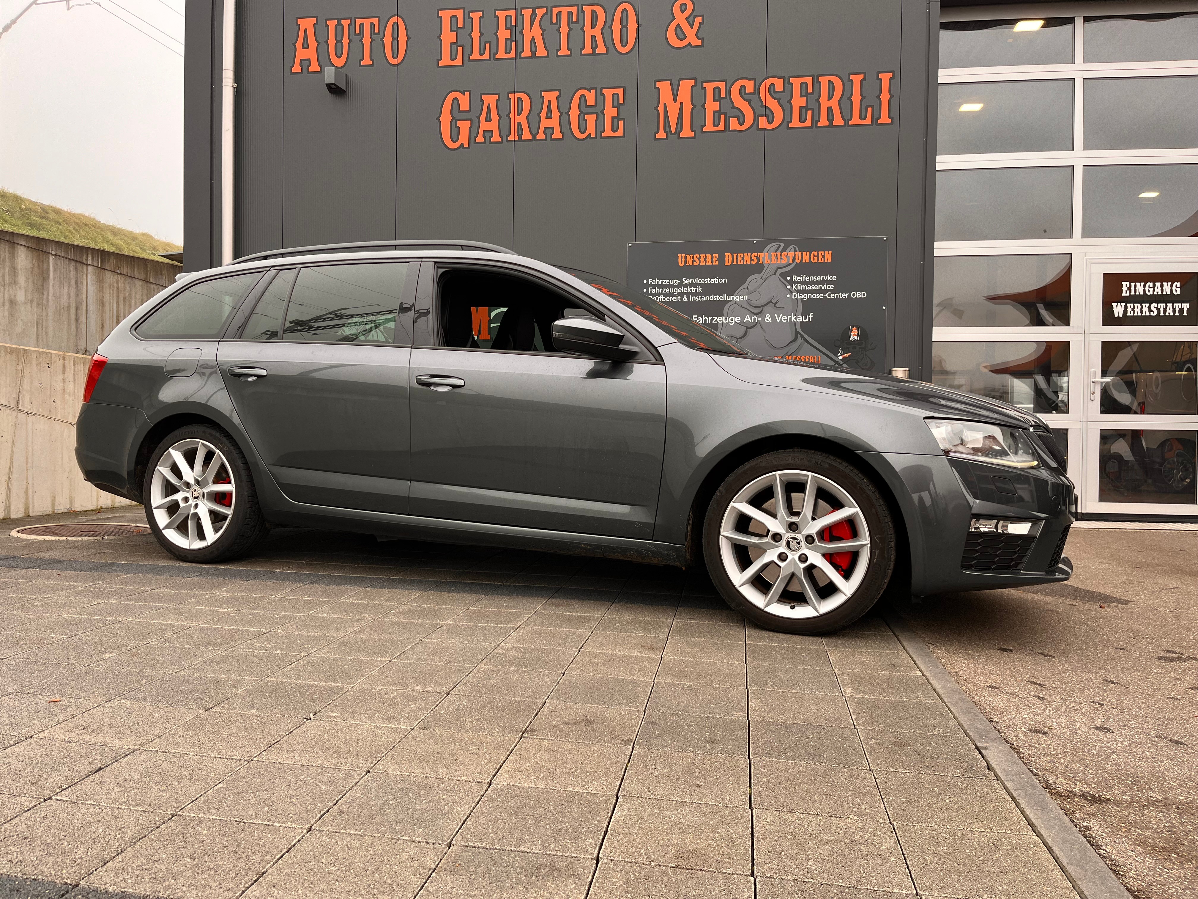 SKODA Octavia Combi 2.0 TSI RS DSG