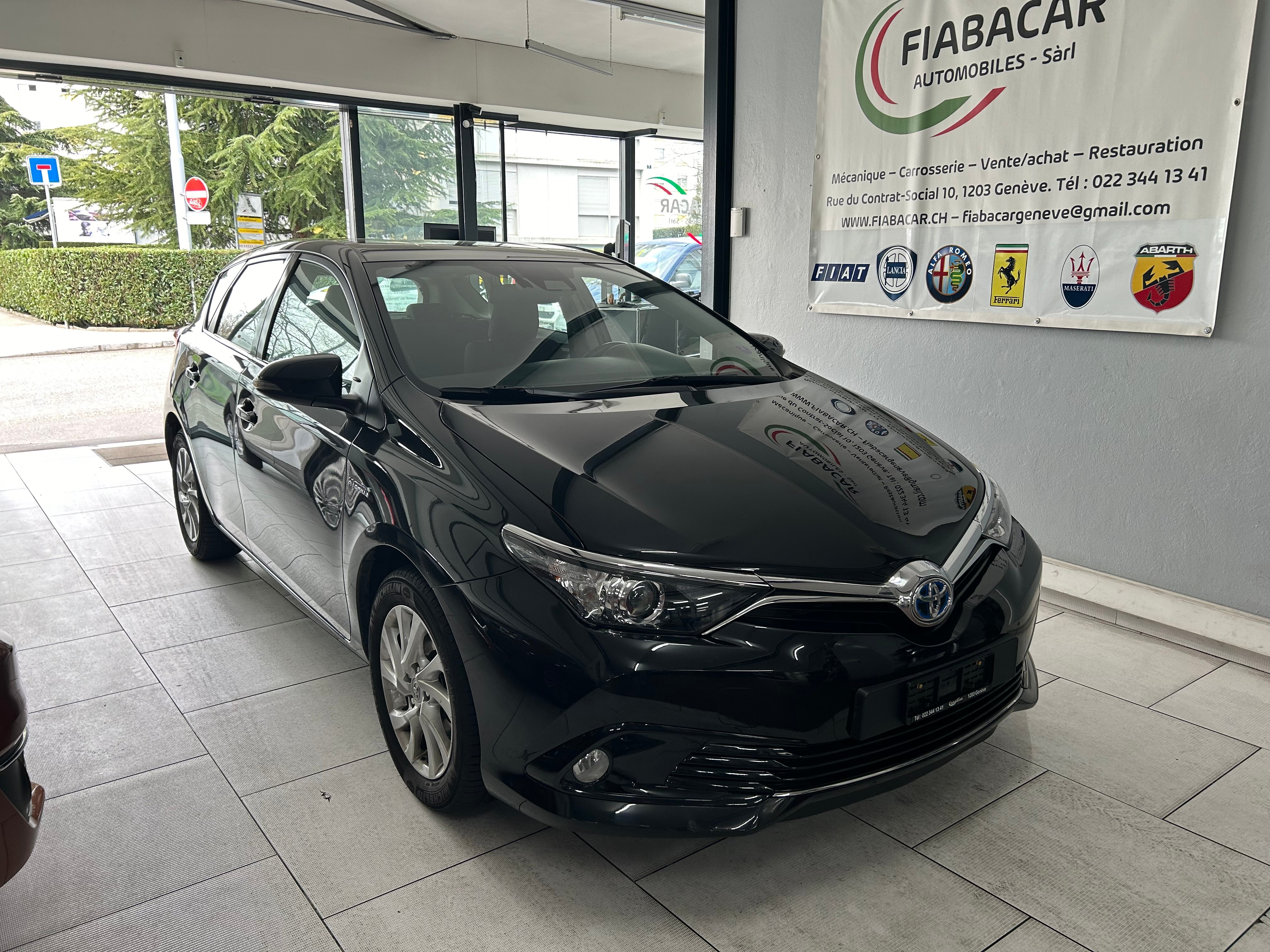 TOYOTA Auris 1.8 HSD Limited e-CVT