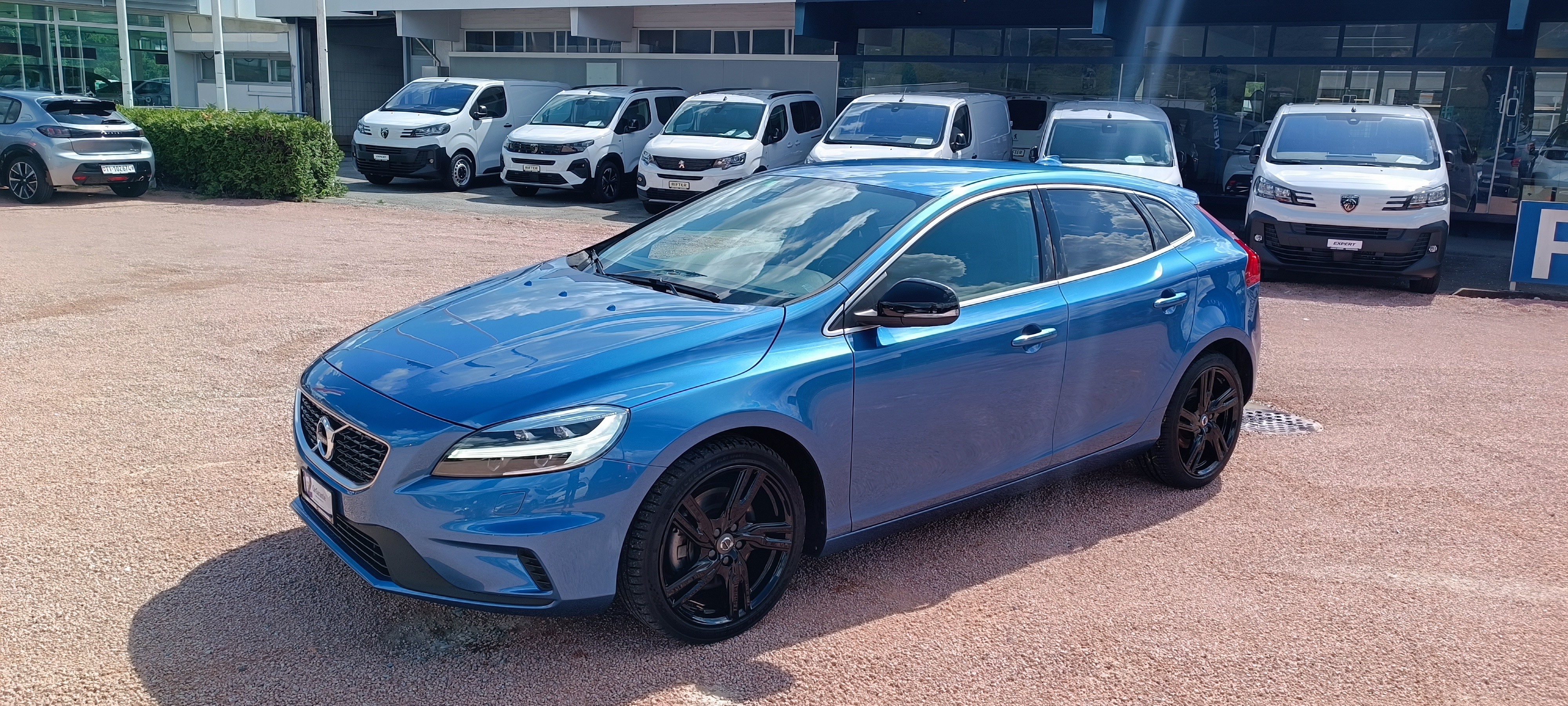 VOLVO V40 D2 Momentum R-Design Geartronic