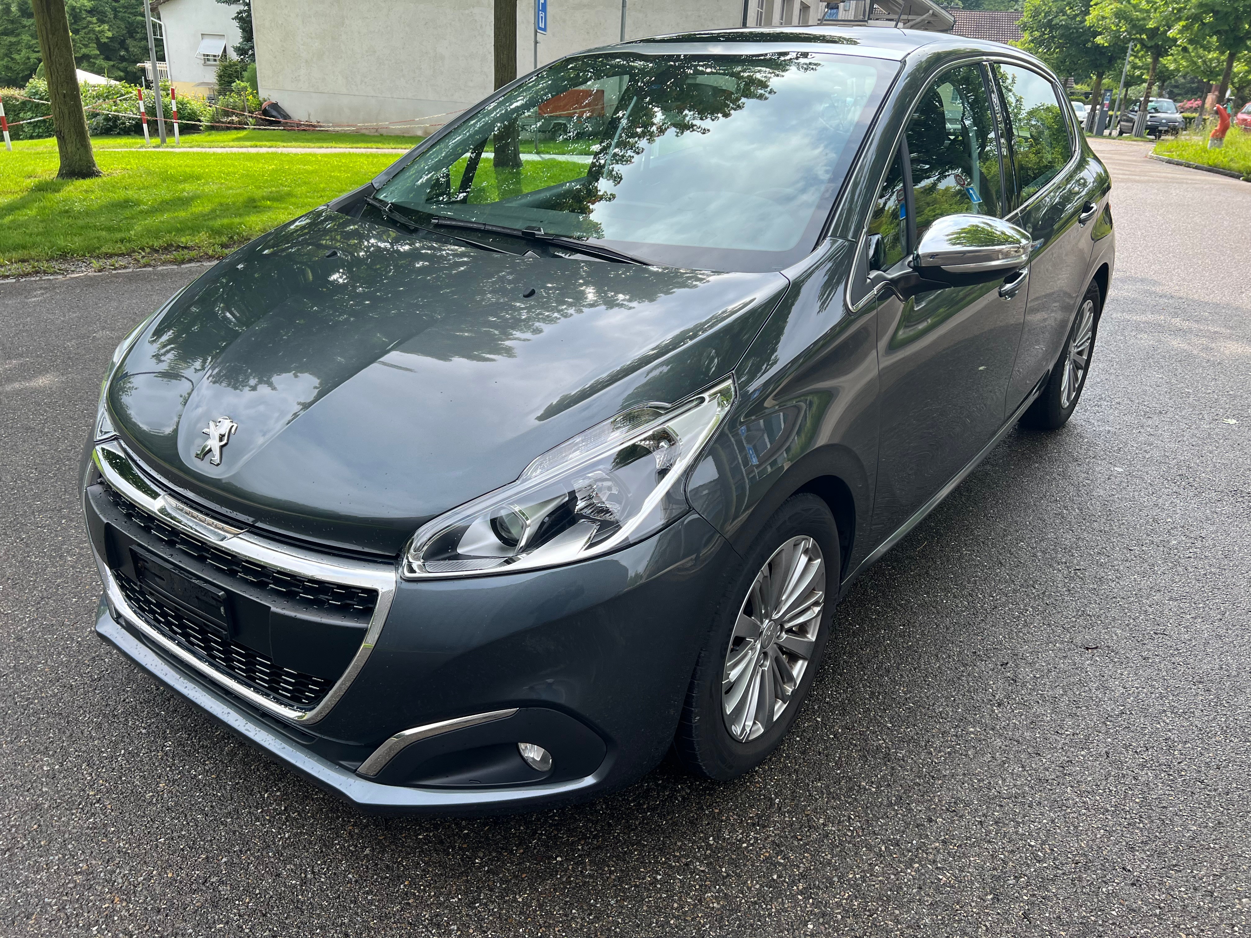 PEUGEOT 208 1.2 PureTech Allure