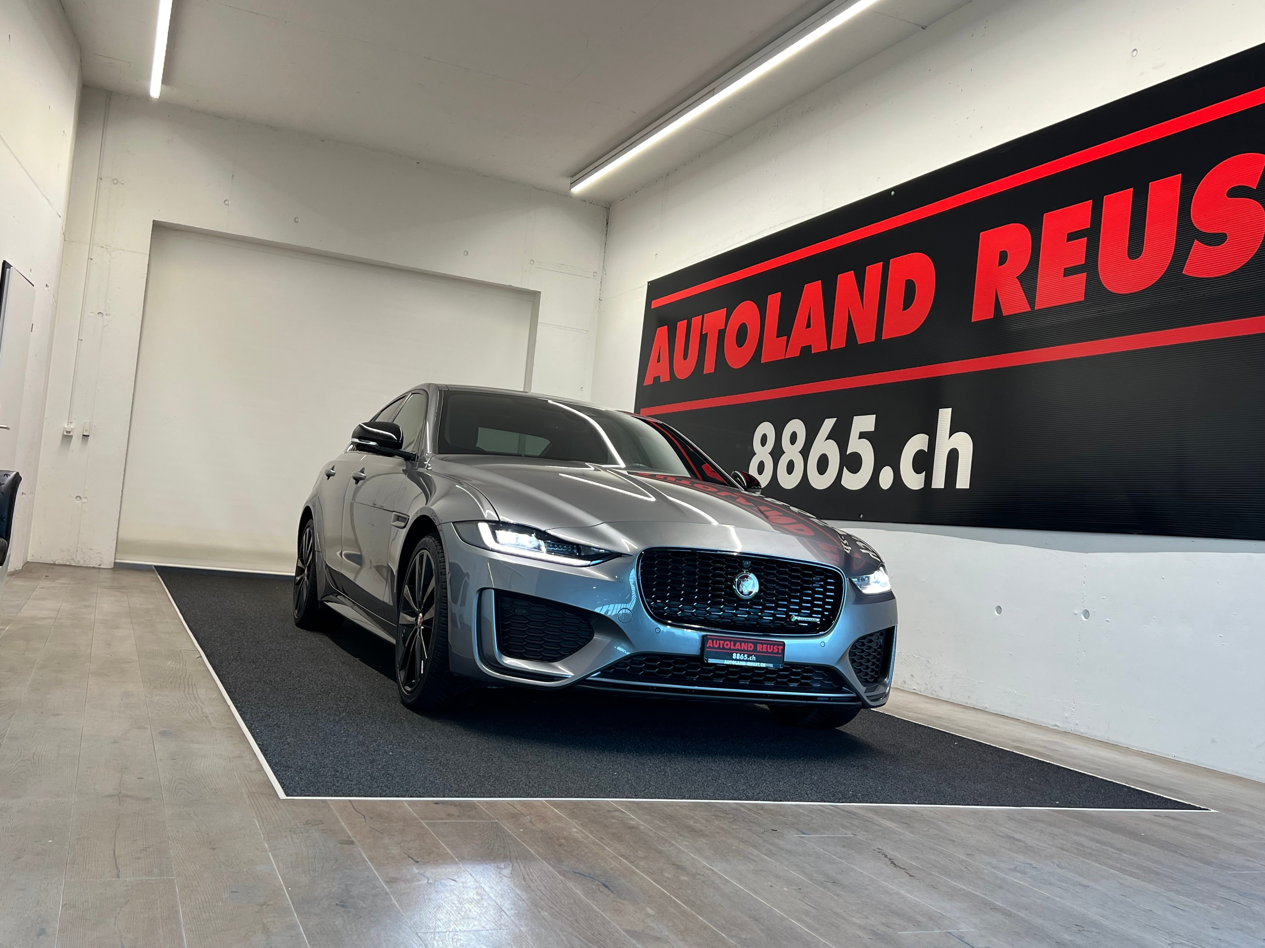 JAGUAR XE 2.0d R-Dynamic Edition 204 AWD Automat