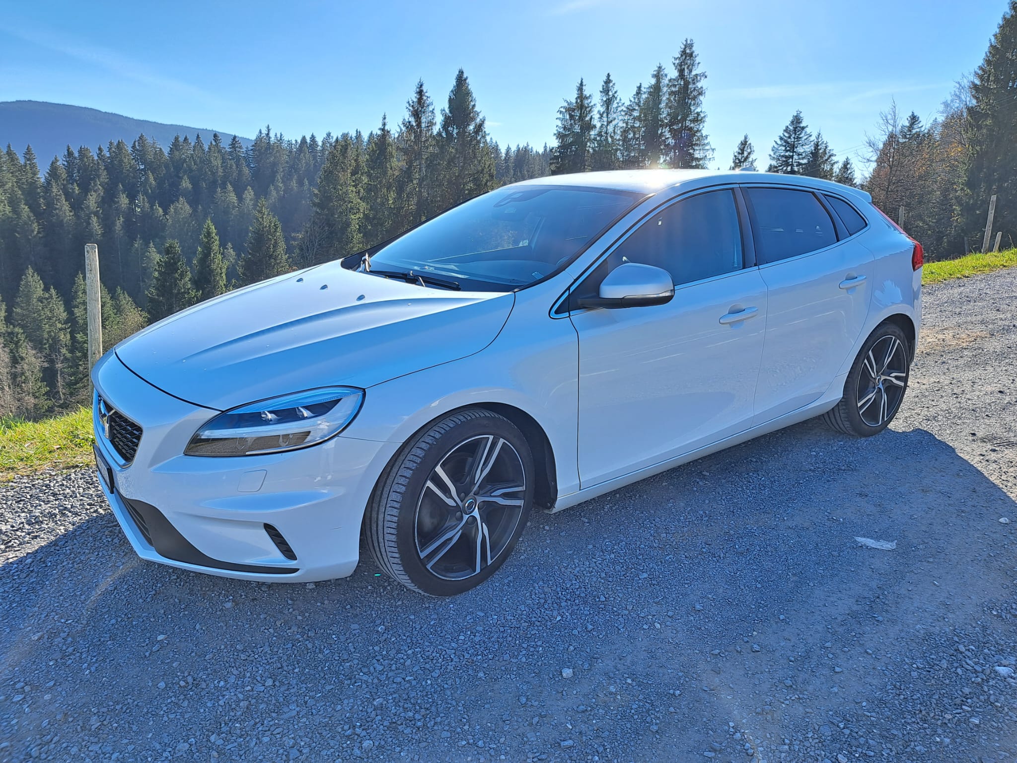 VOLVO V40 T2 R-Design