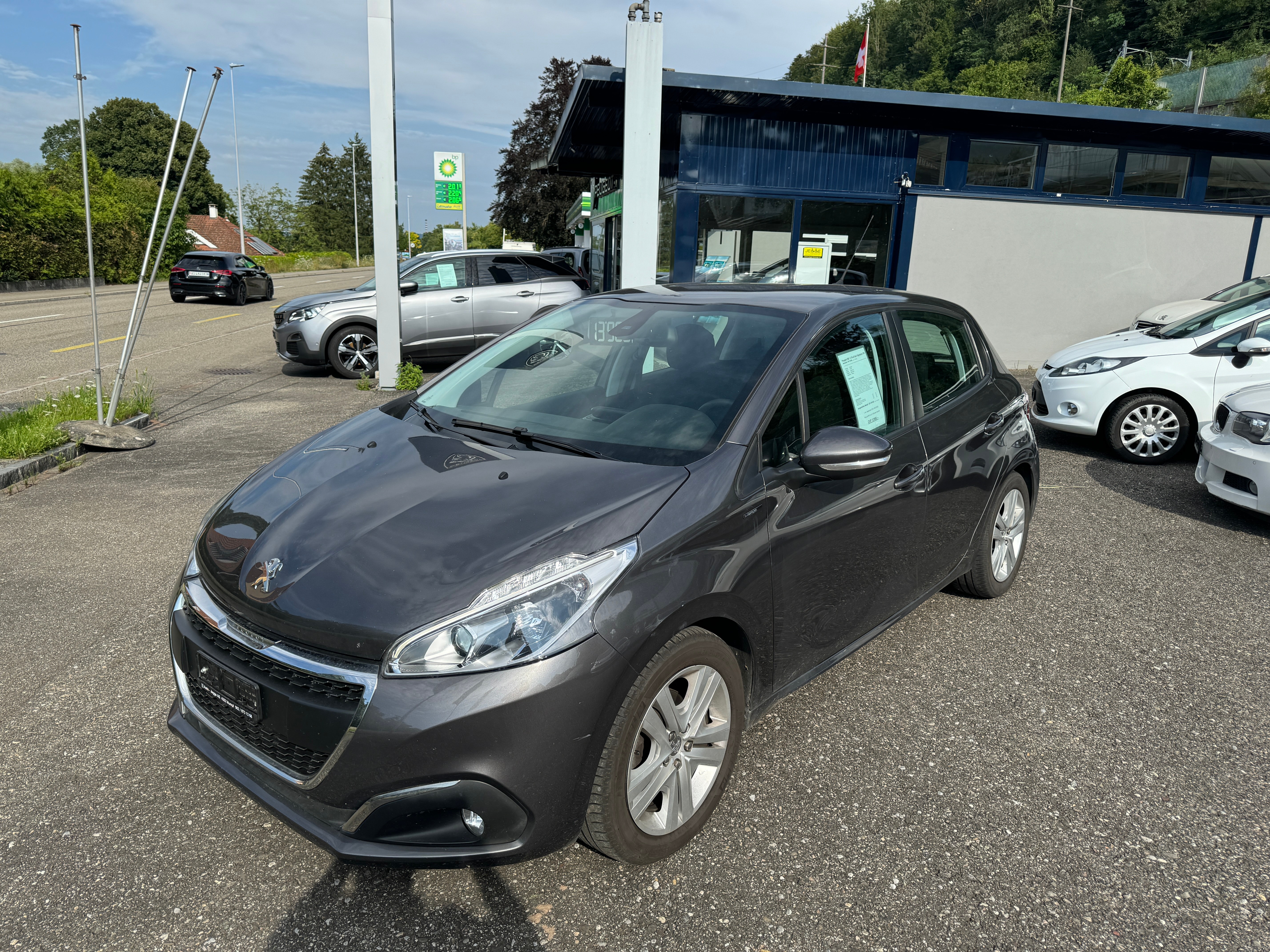 PEUGEOT 208 1.2 PureTech Signature EAT6