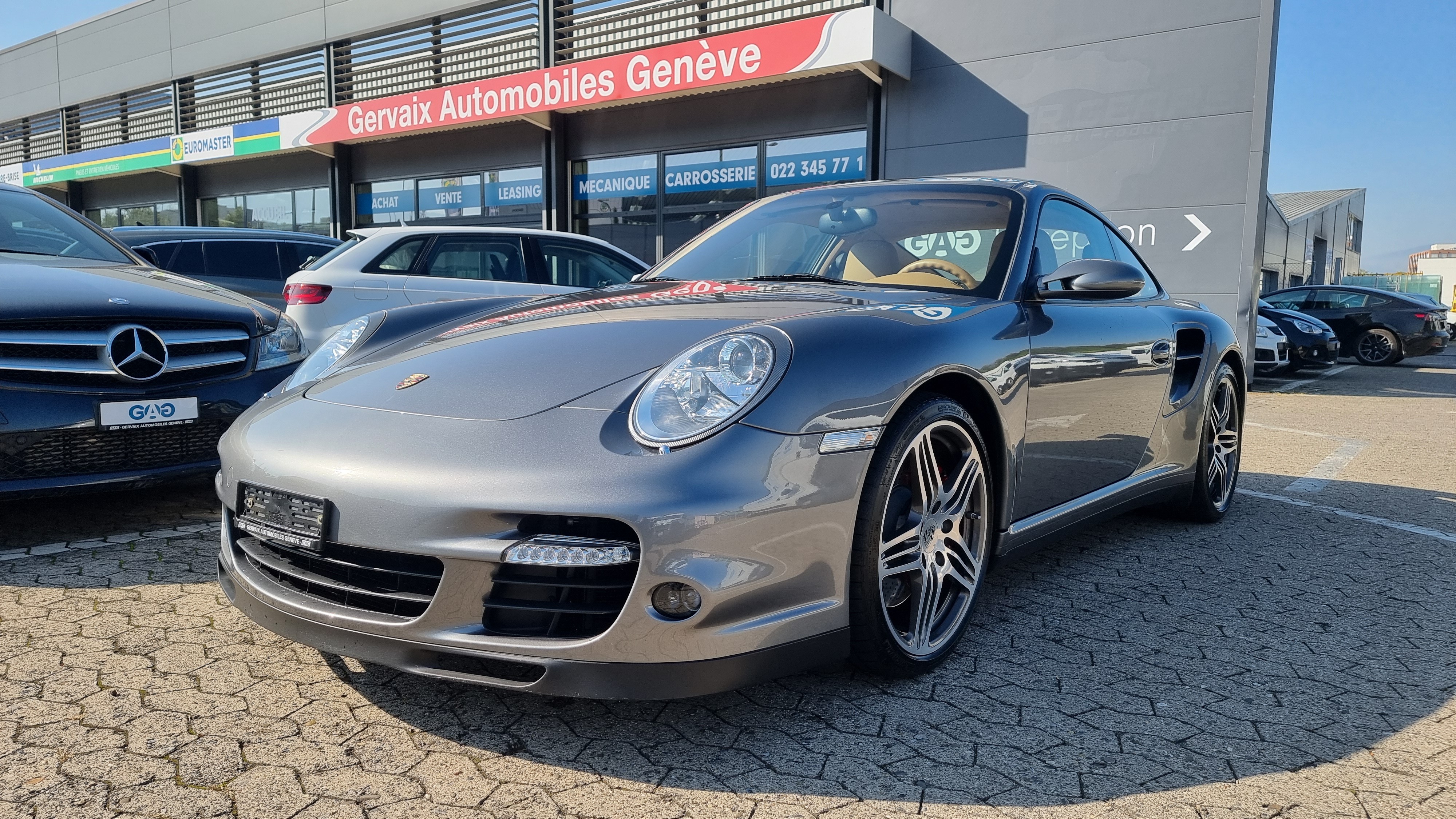 PORSCHE 911 Turbo