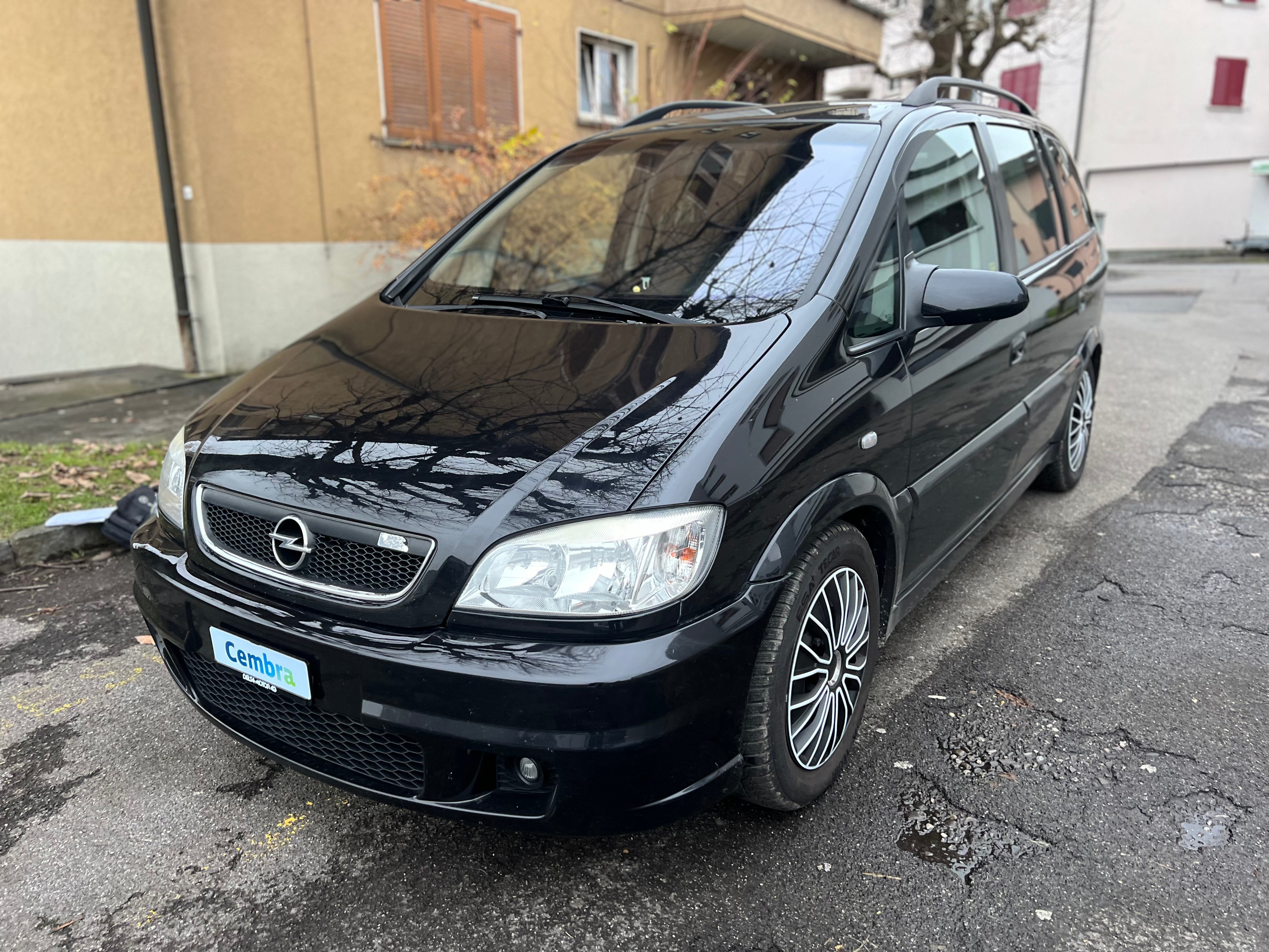 OPEL Zafira 2.0i Turbo OPC