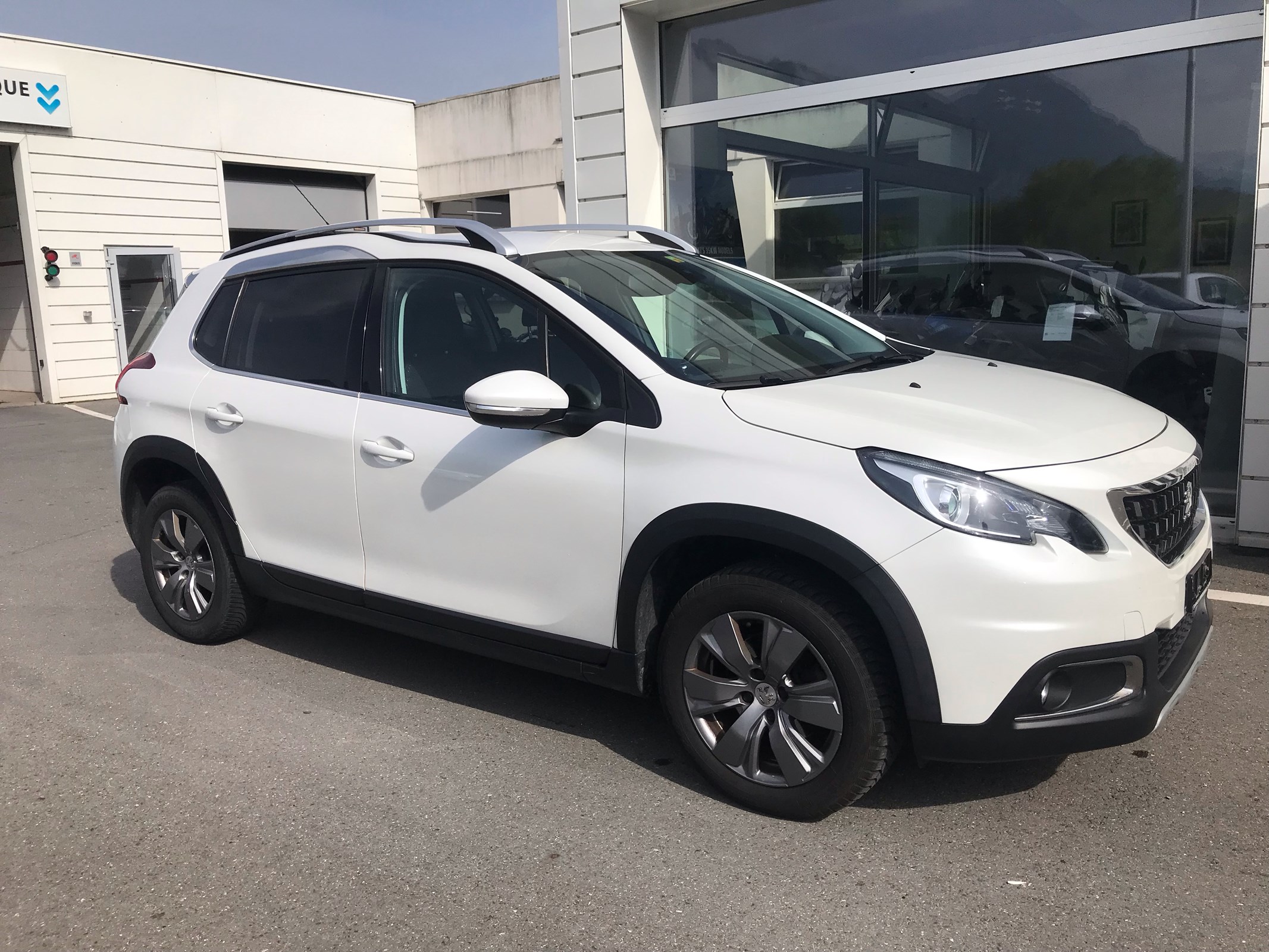 PEUGEOT 2008 1.2 PureTech Allure EAT6