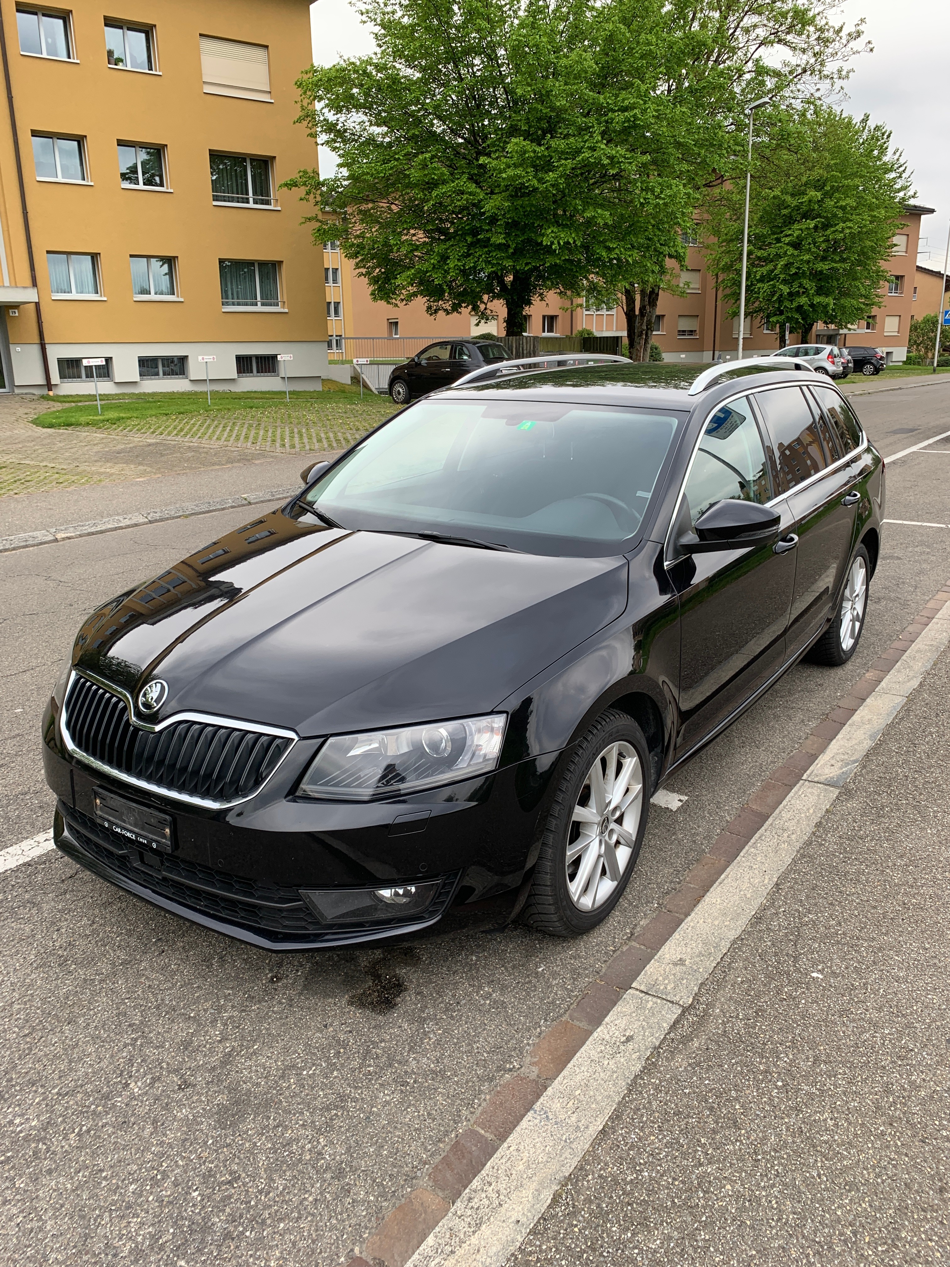 SKODA Octavia Combi 2.0 TDI Elegance 4x4 DSG