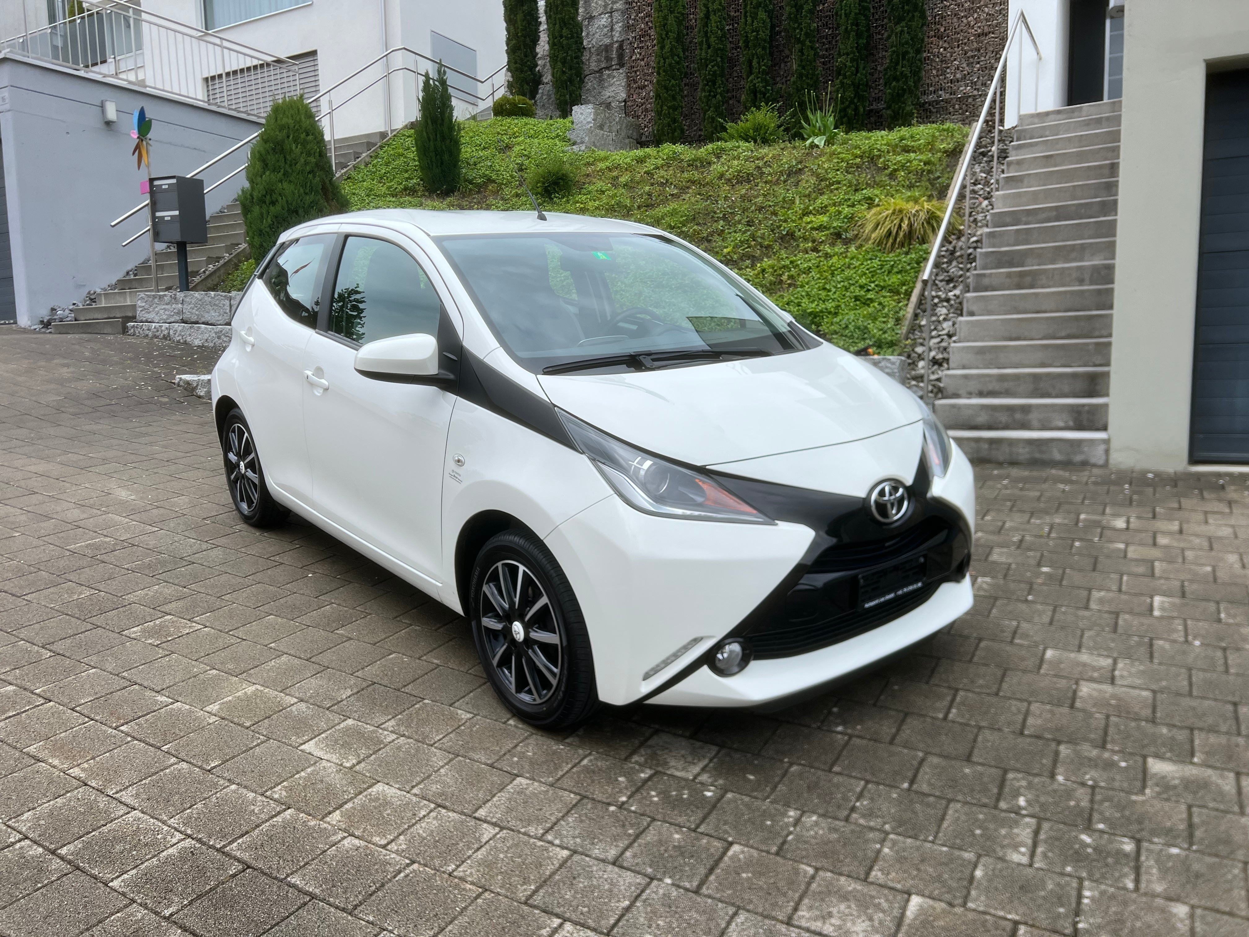 TOYOTA Aygo 1.0 VVT-i x-play MultiMode