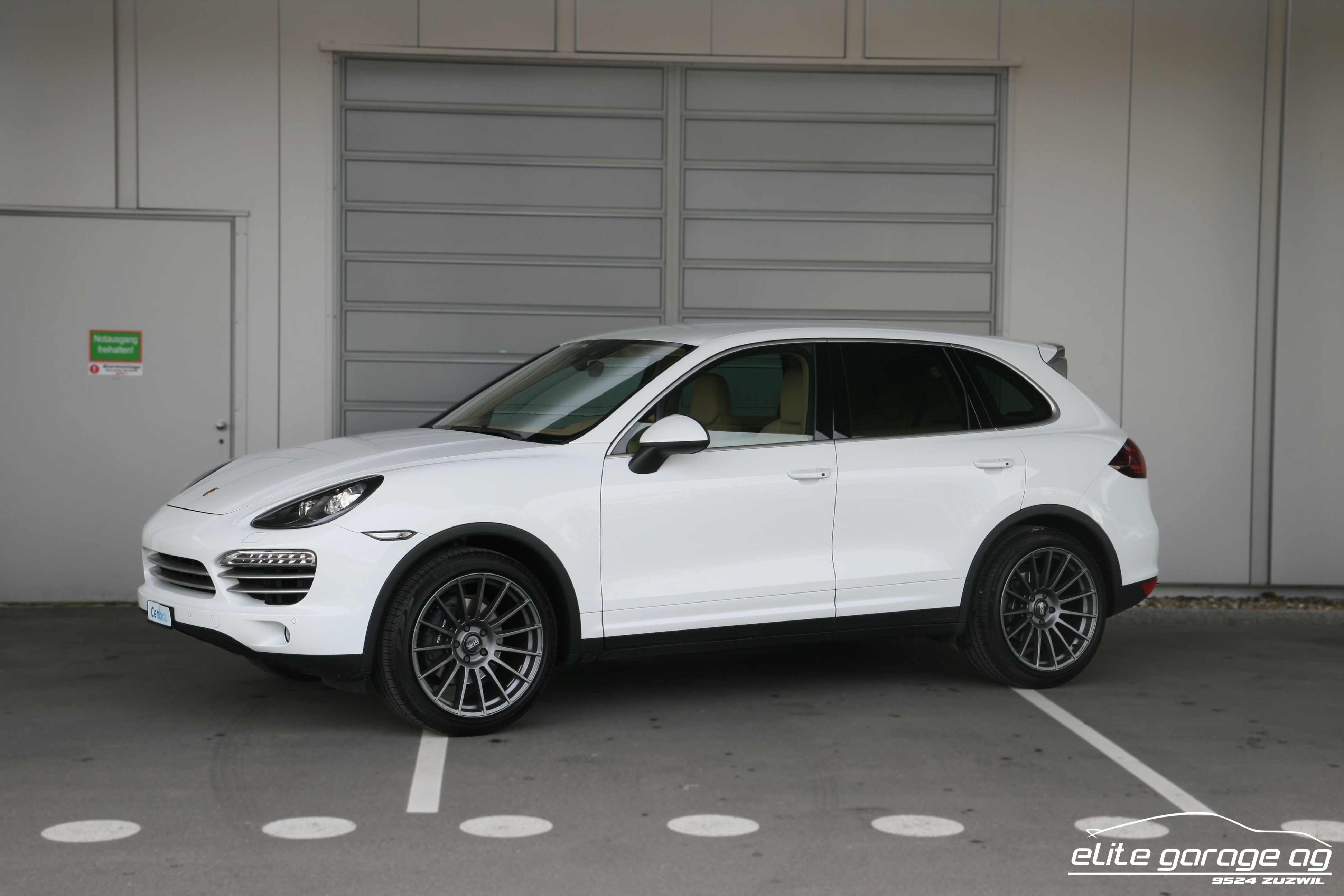 PORSCHE Cayenne Diesel Platinum Edition