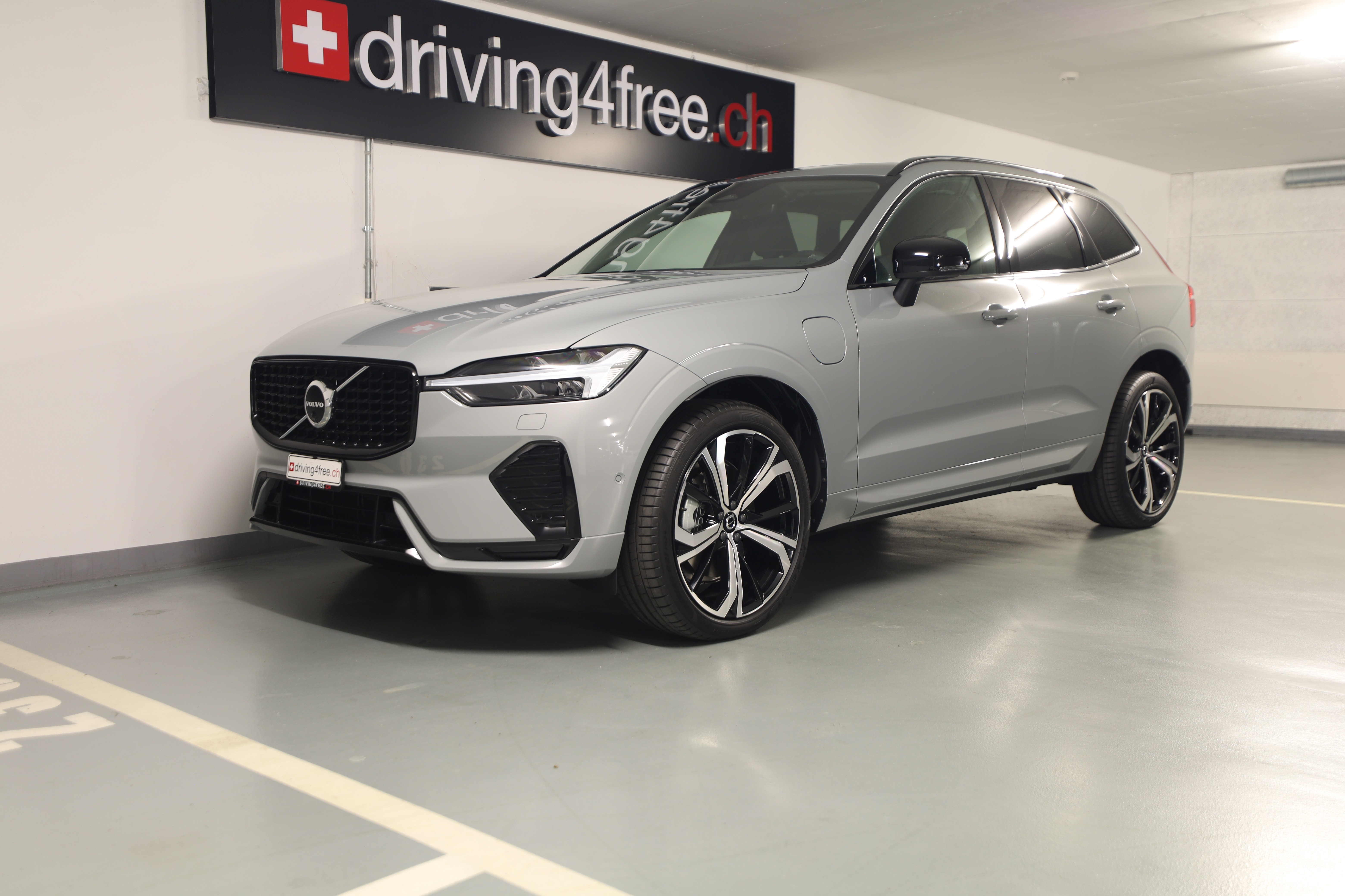 VOLVO XC60 T6 eAWD PluginHybrid Ultra Dark Geartronic