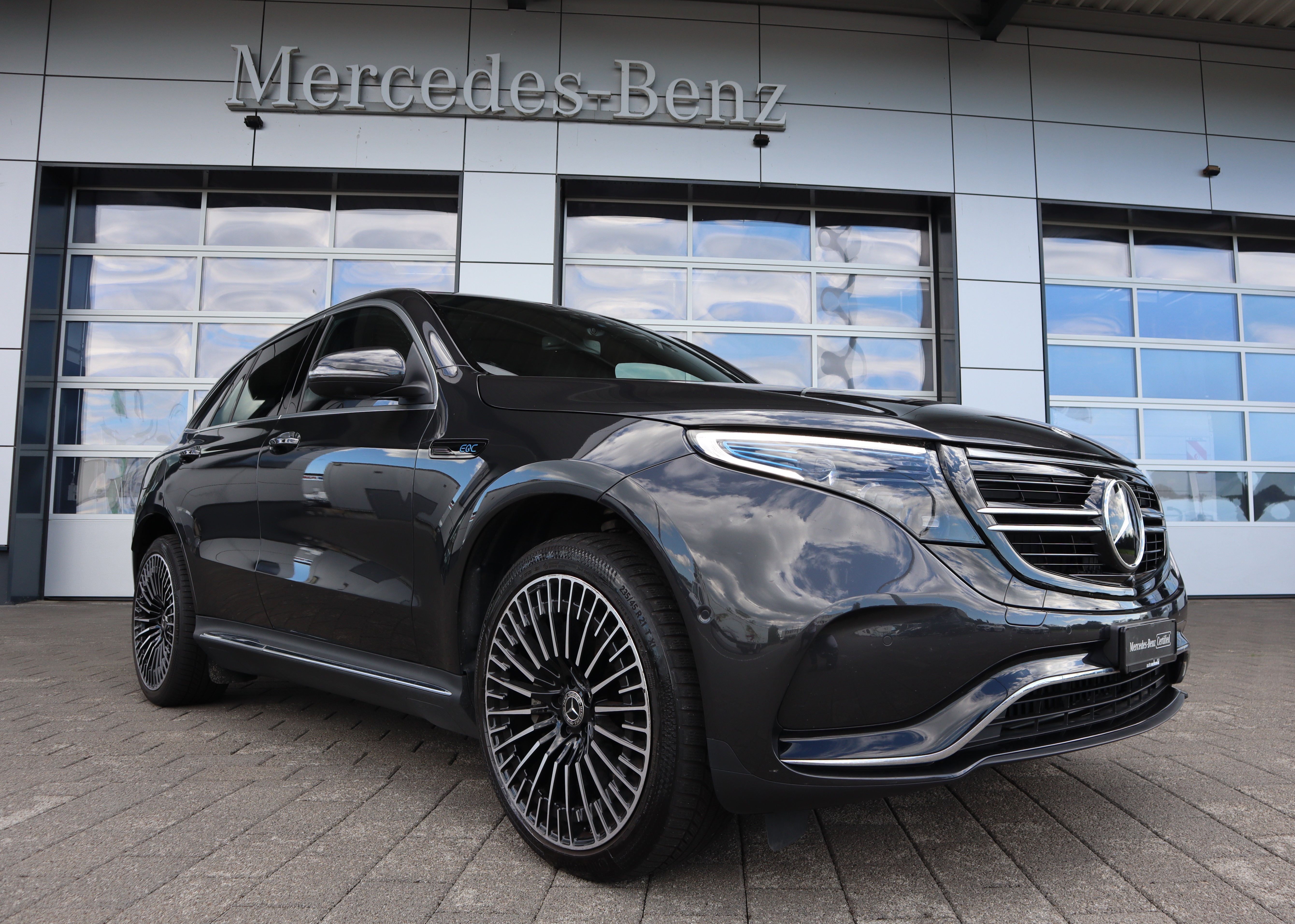 MERCEDES-BENZ EQC 400 AMG Line 4Matic