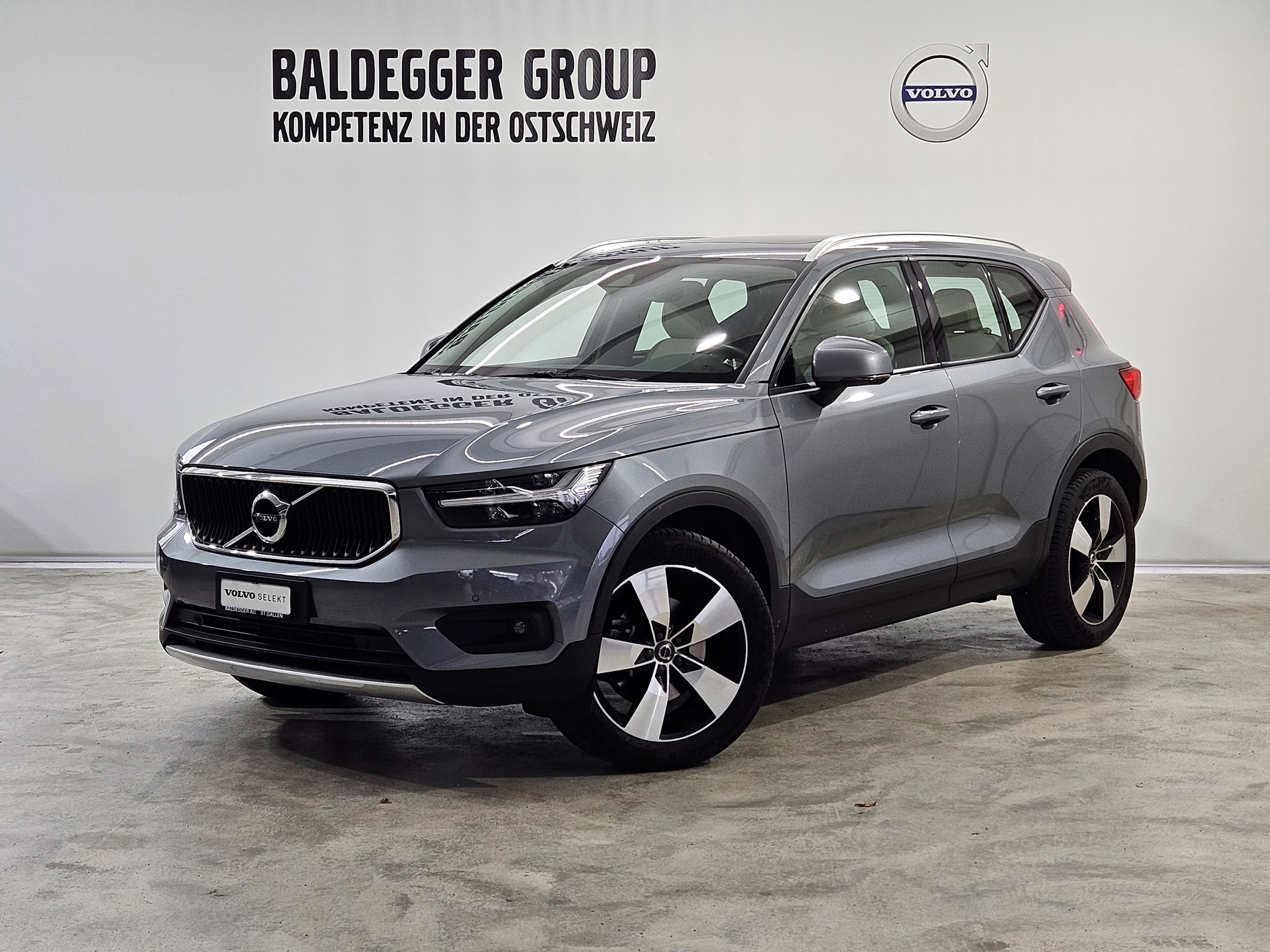 VOLVO XC40 2.0 T5 Momentum AWD