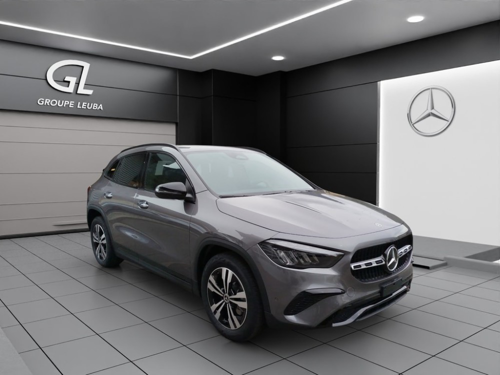 MERCEDES-BENZ GLA 200