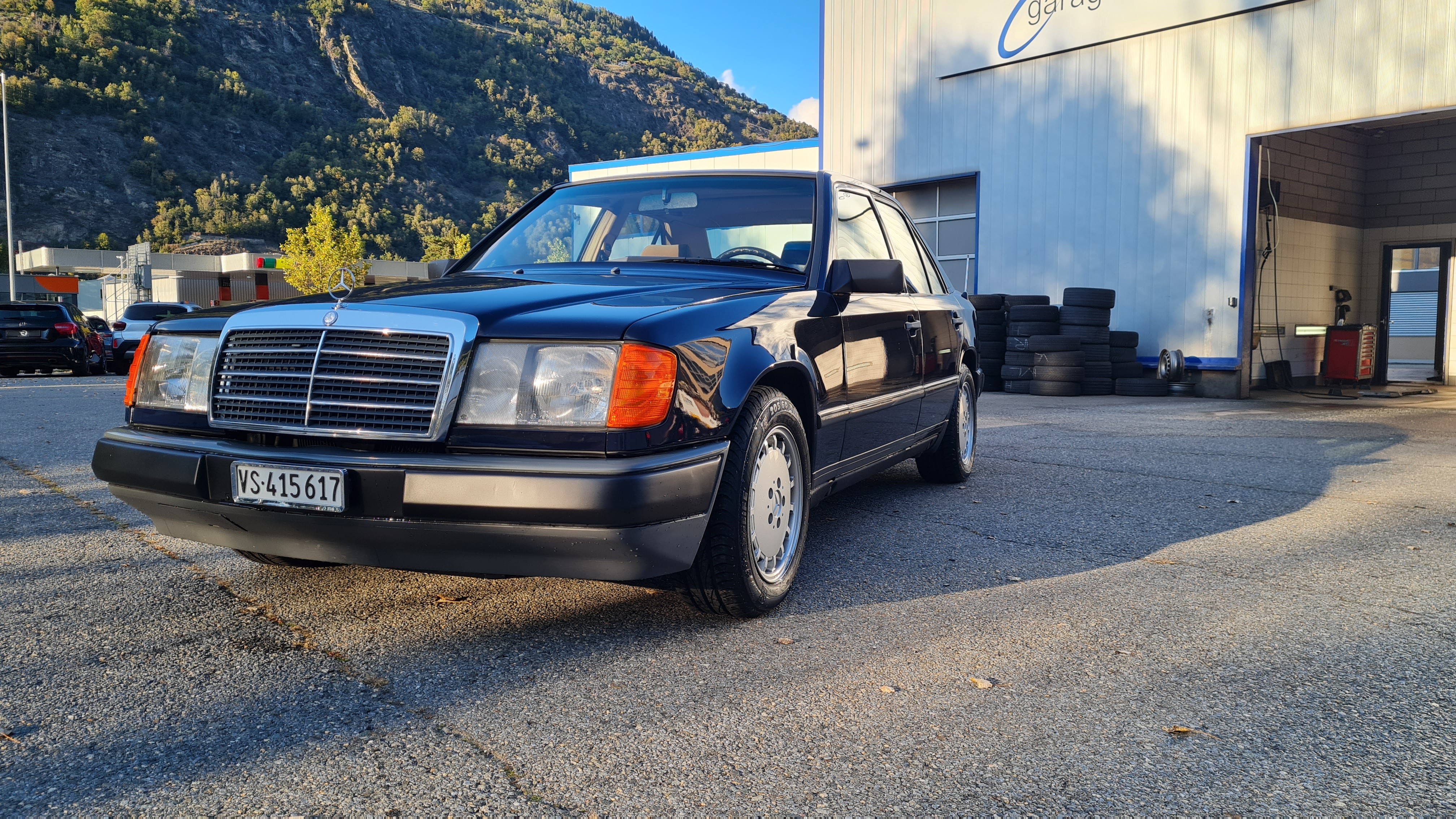 MERCEDES-BENZ 230 E