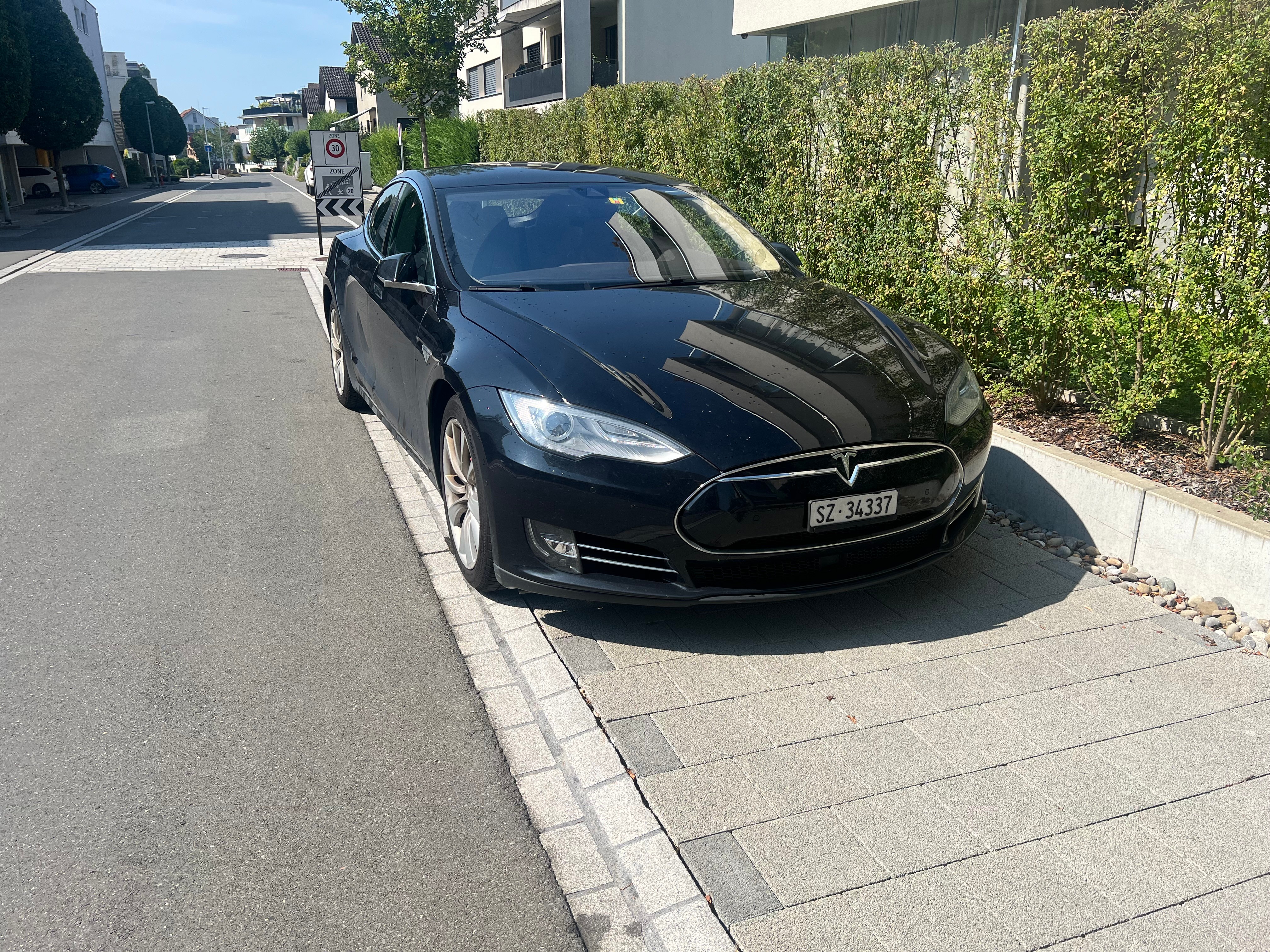 TESLA Model S 85 D Performance