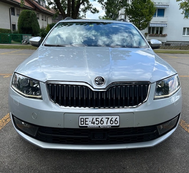 SKODA Octavia Combi 2.0 TDI Ambition DSG