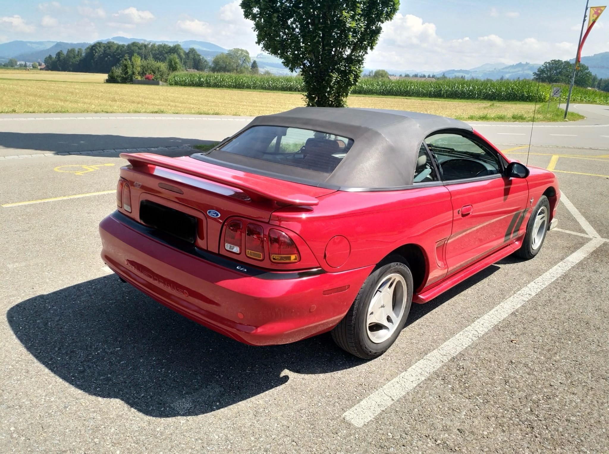 FORD MUSTANG