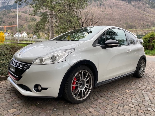 PEUGEOT 208 1.6 Turbo GTi 30th