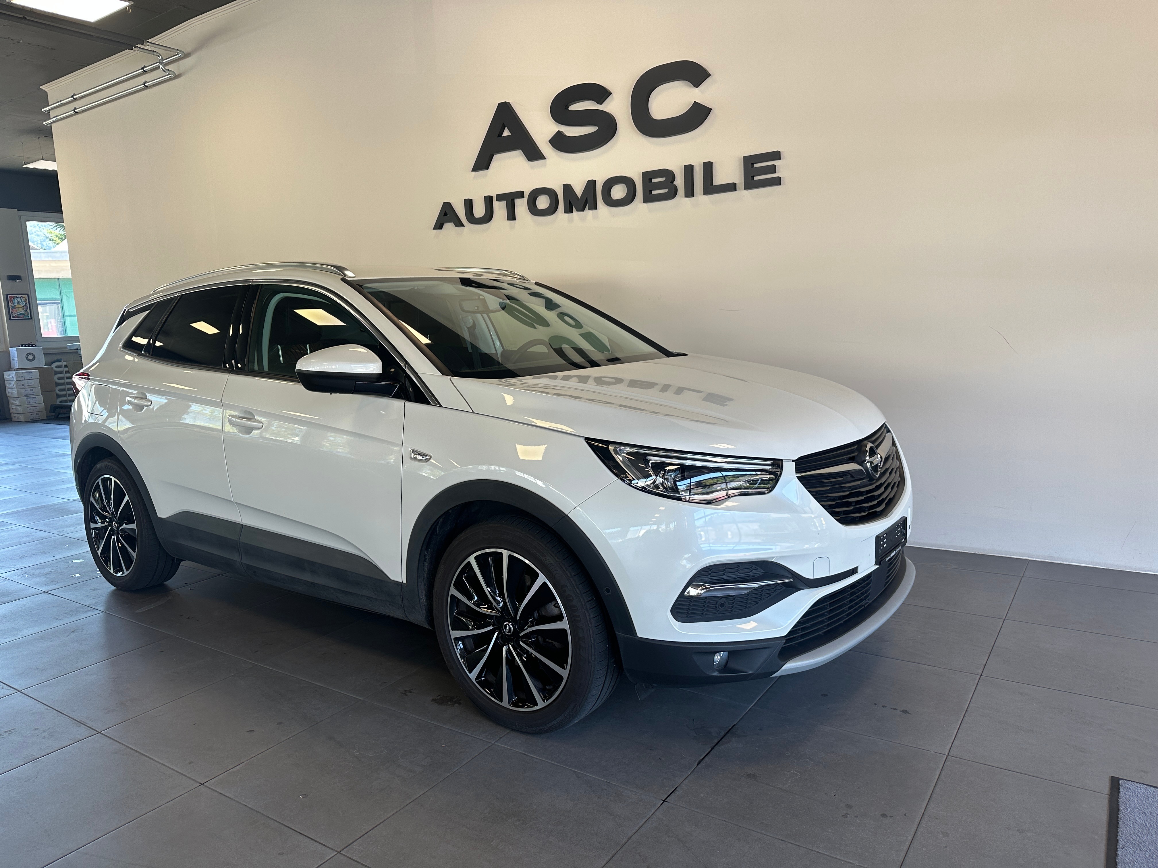 OPEL Grandland X 1.6 Hybrid4 Ultimate Automatik