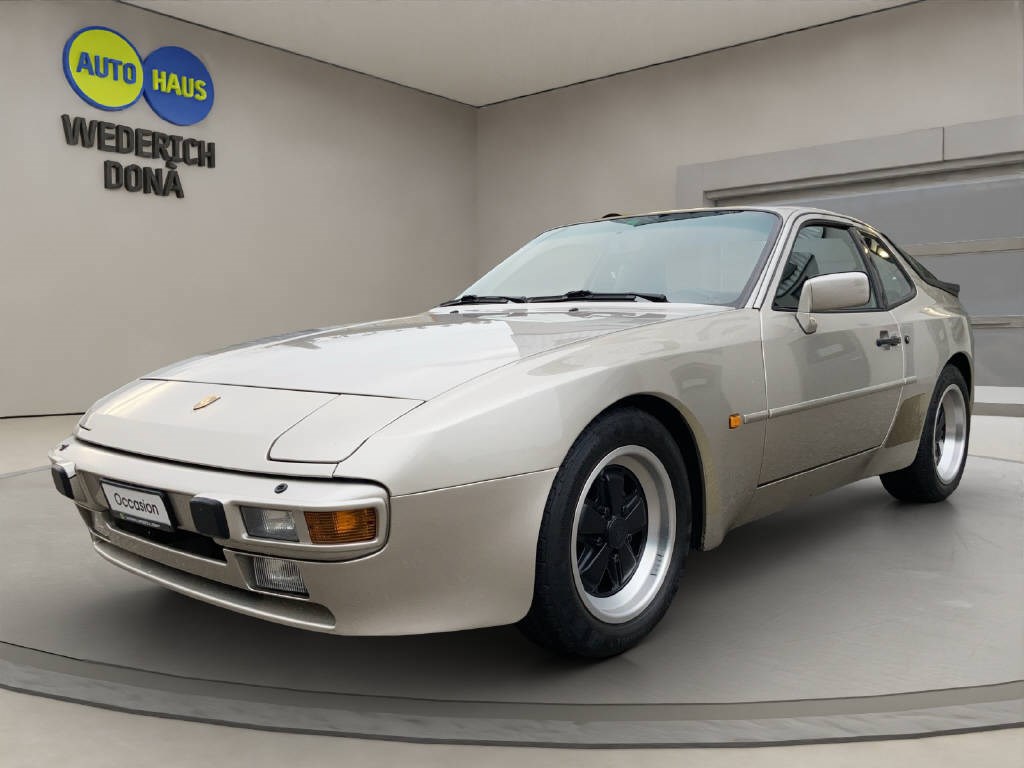 PORSCHE 944