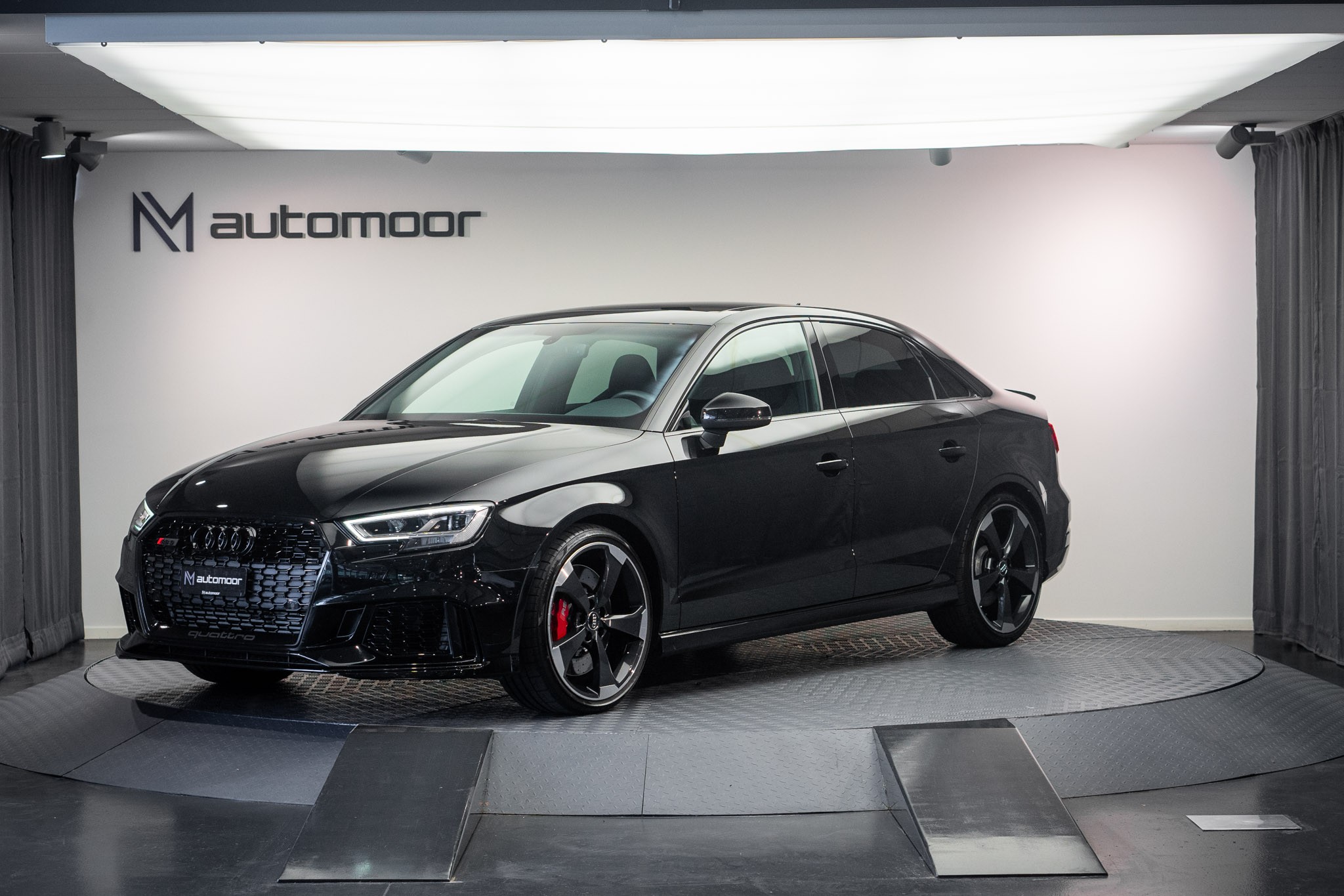 AUDI RS3 Limousine 2.5 TSI quattro S-tronic *Panorama* B&O* *Sportsitze*